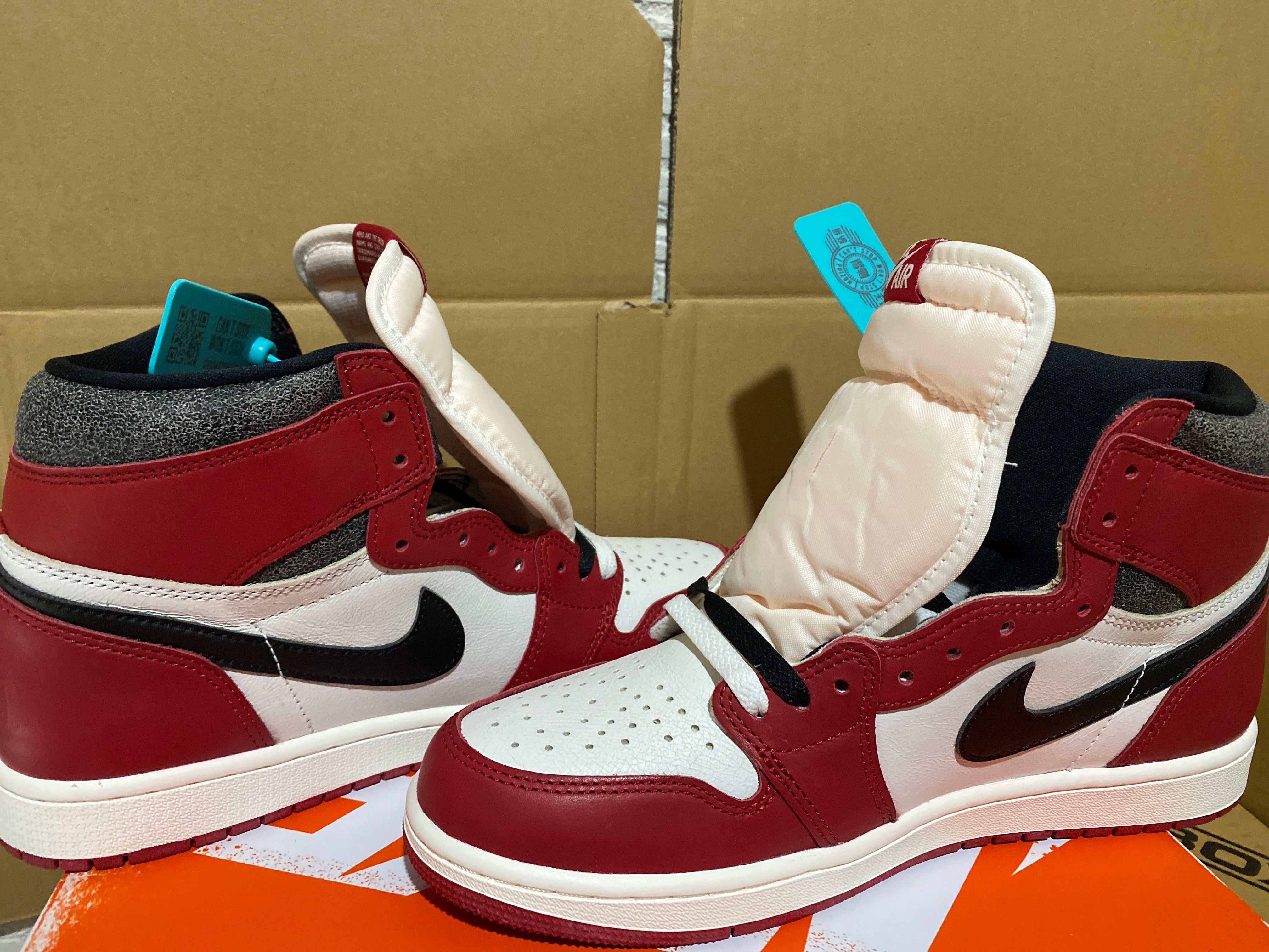Nike Air Jordan 1 High OG "Lost & Found/Chicago"