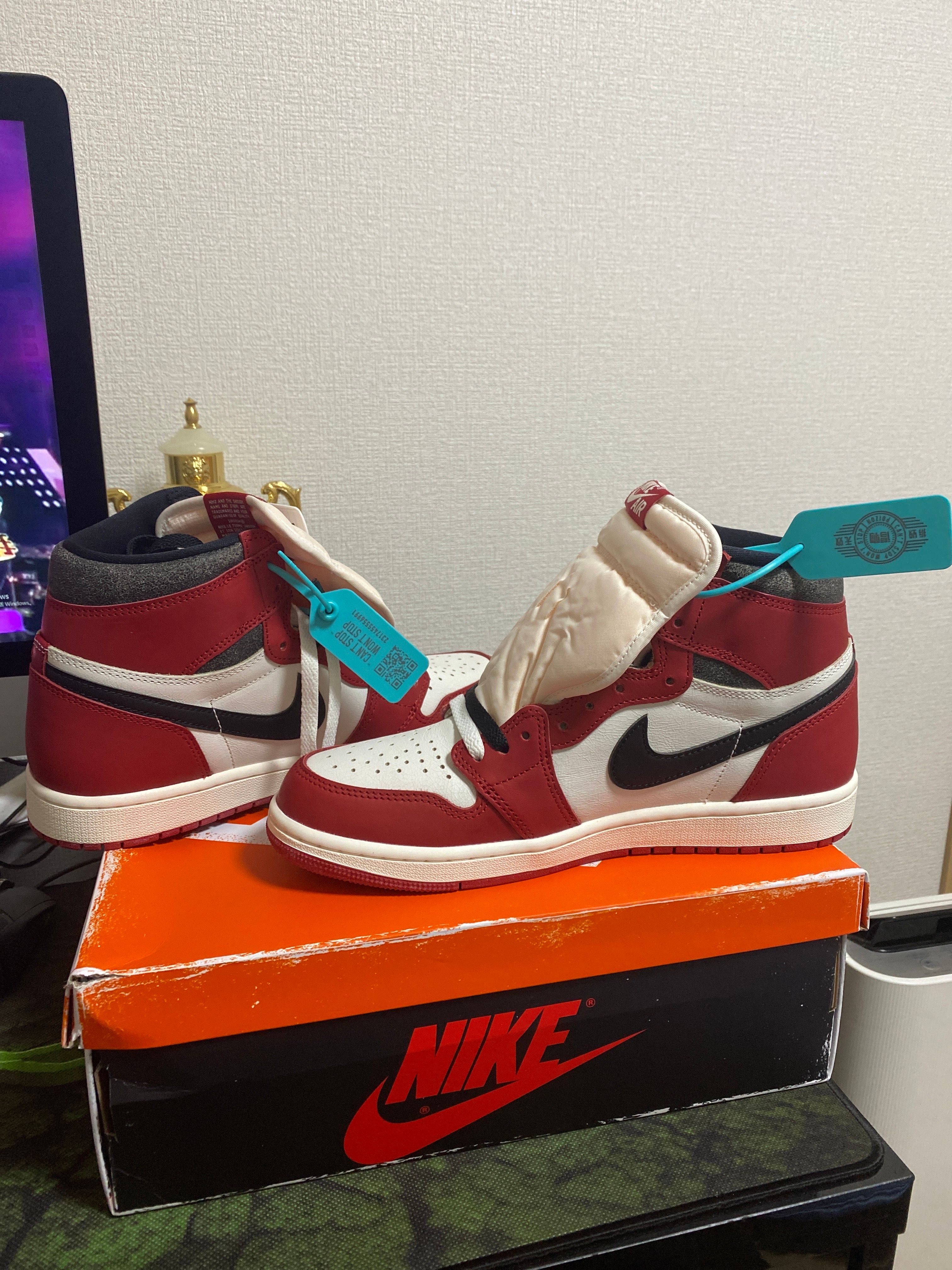 Nike Air Jordan 1 High OG "Lost & Found/Chicago"