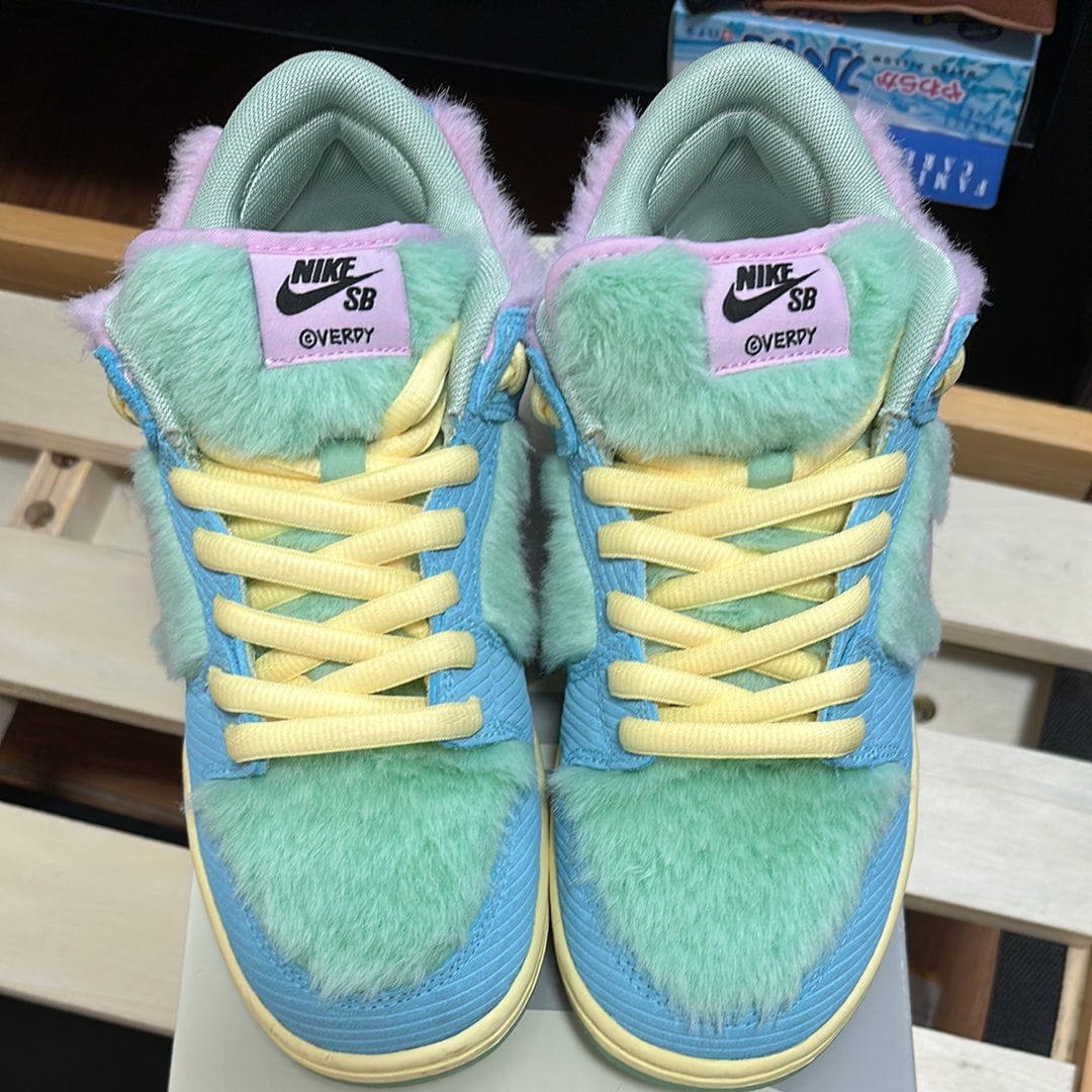 VERDY × Nike SB Dunk Low Pro QS "Visty/Blue Gaze and Enamel Green"