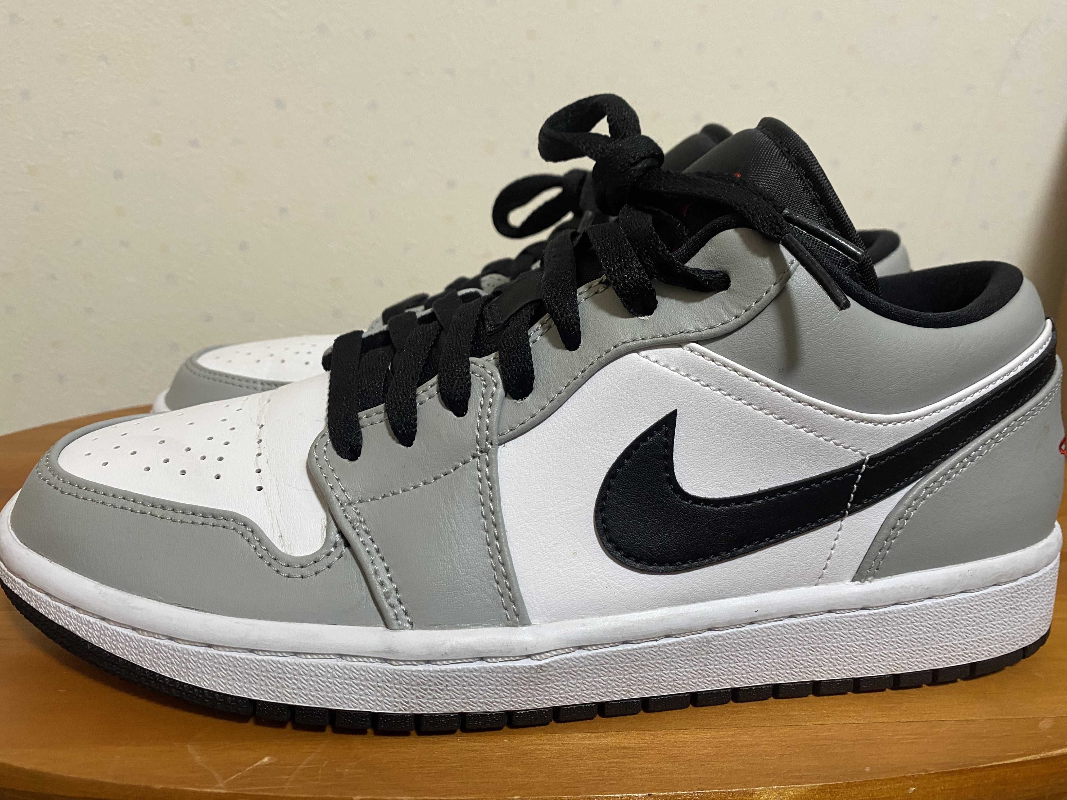 NIKE AIR JORDAN 1 LOW "LIGHT SMOKE GREY"