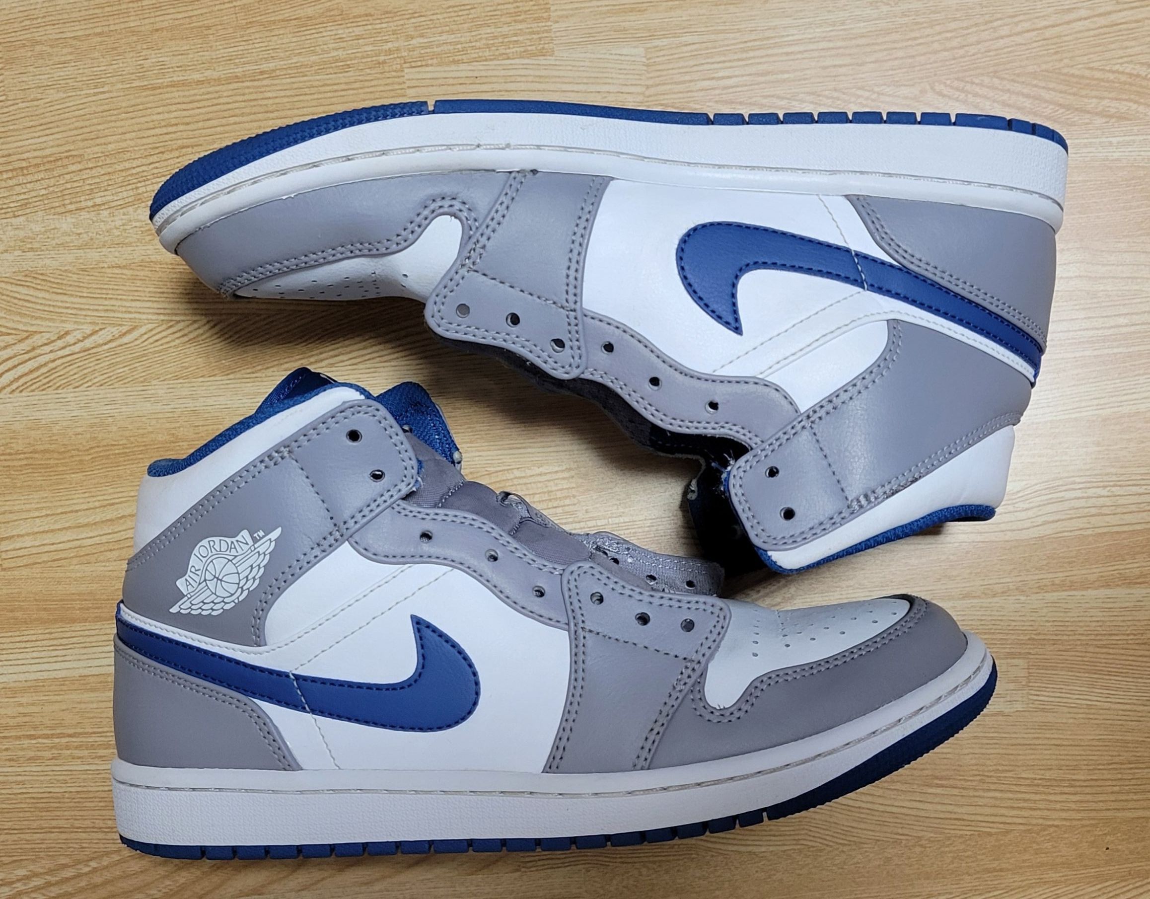 Nike Air Jordan 1 Mid "True Blue"