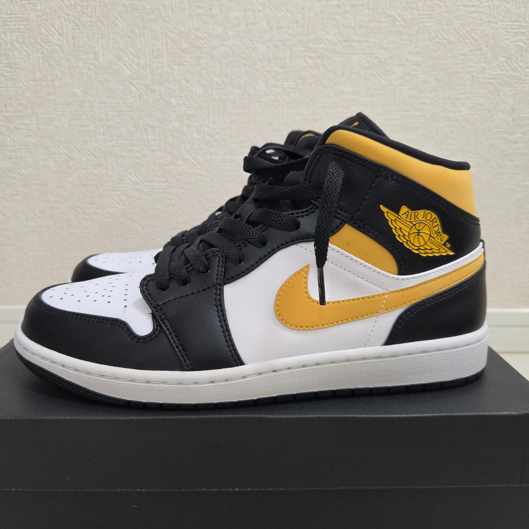 Nike Air Jordan 1 Mid "White/Pollen-Black"