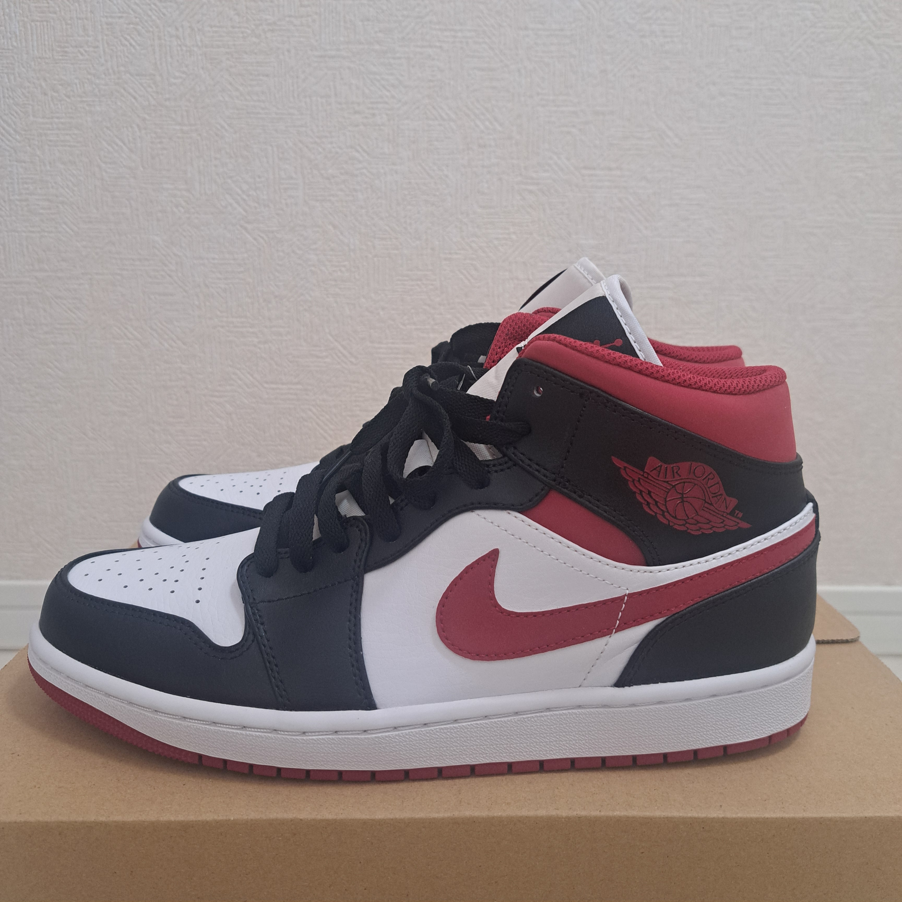 Nike Air Jordan 1 Mid "White/Gym Red Black"