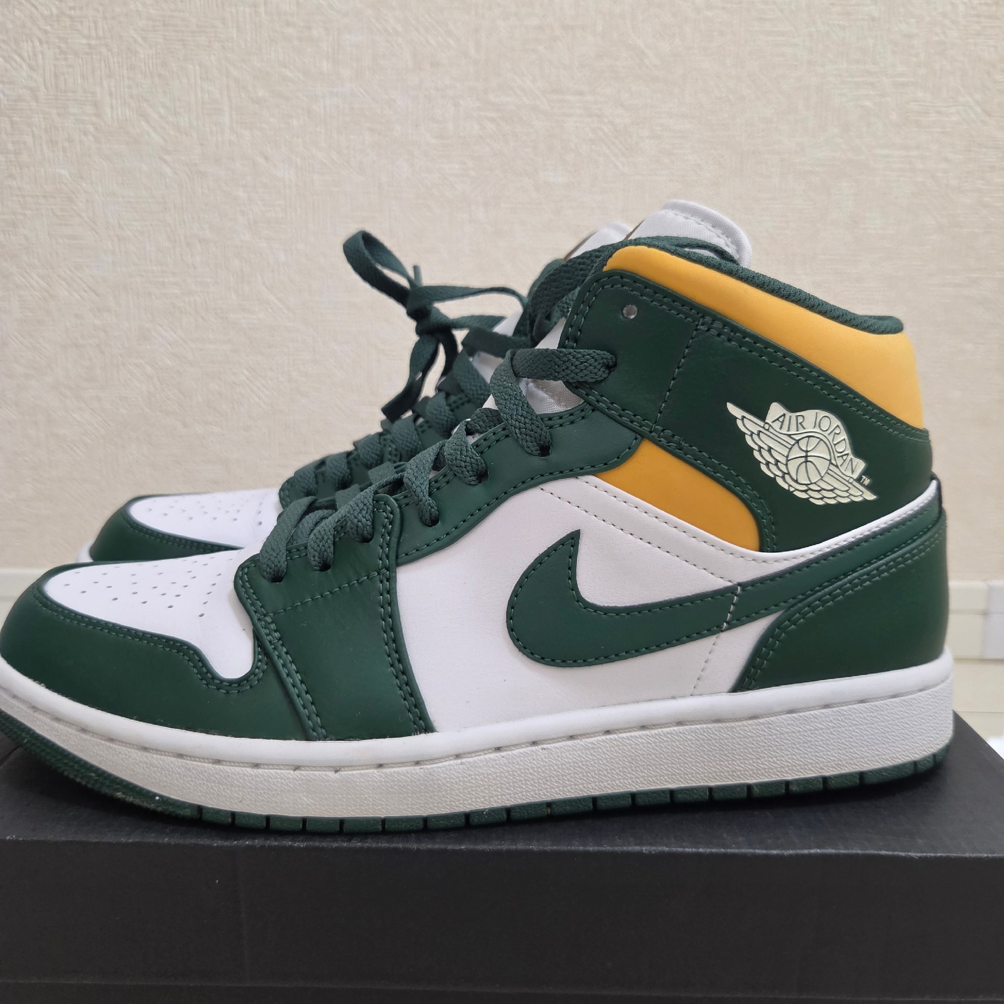 Nike Air Jordan 1 Mid "Seattle Supersonics"