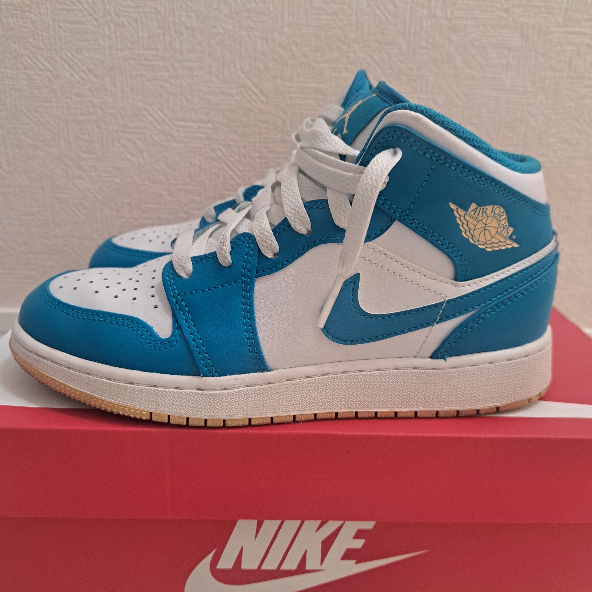 Nike GS Air Jordan 1 Mid "Aqua"