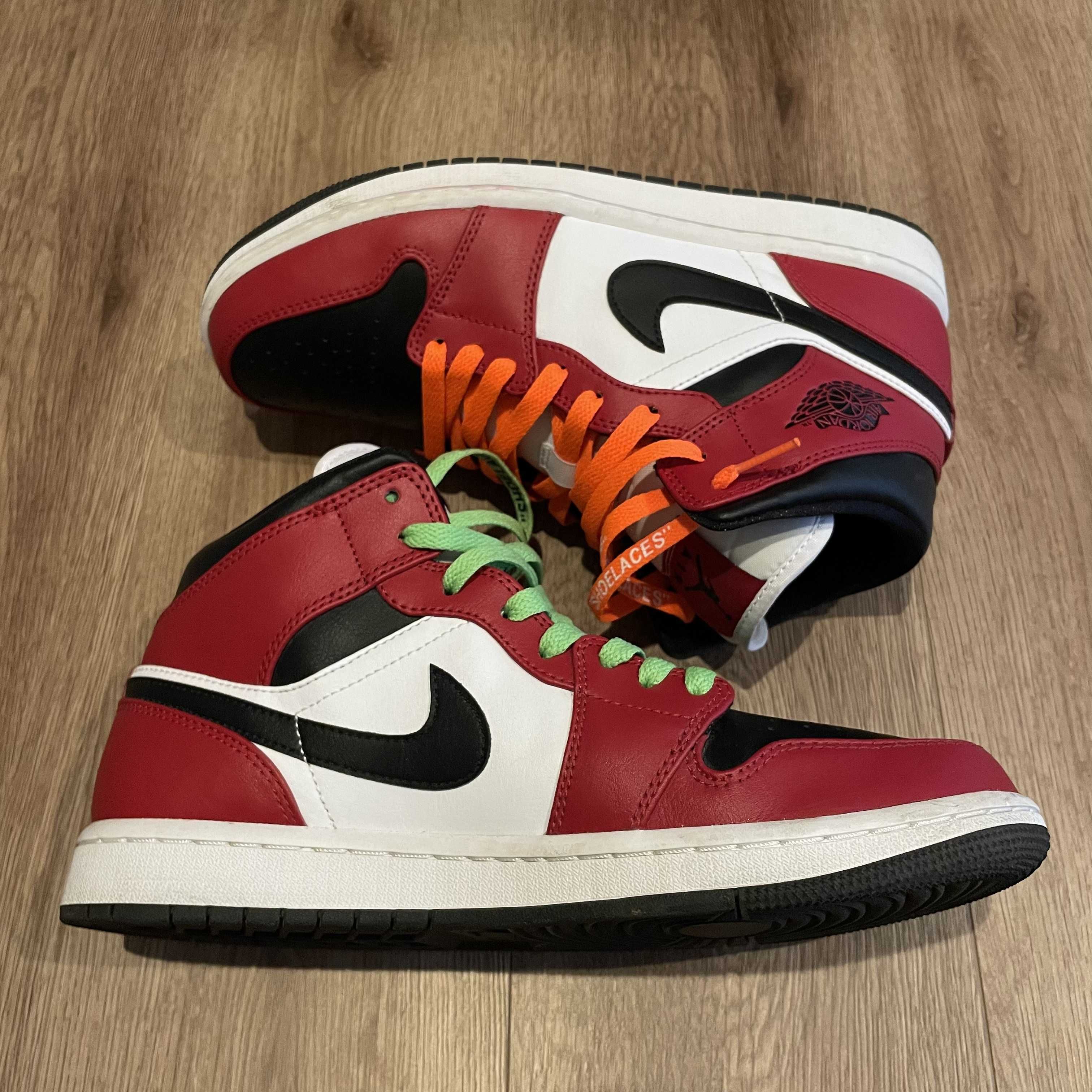 Nike Air Jordan 1 Mid "Chicago Black Toe"