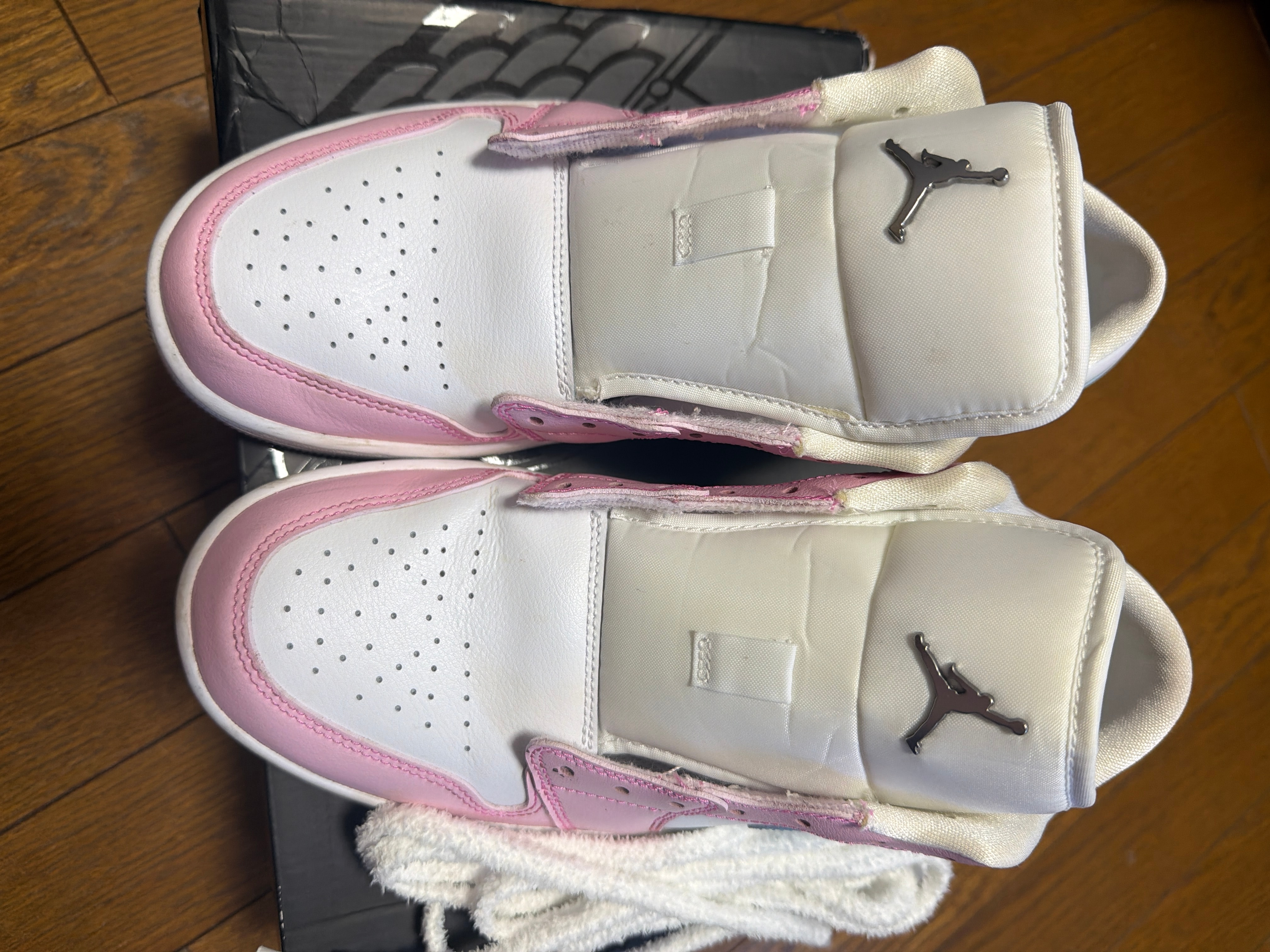 ナイキ エアジョーダン1 ロー "パウプリント"