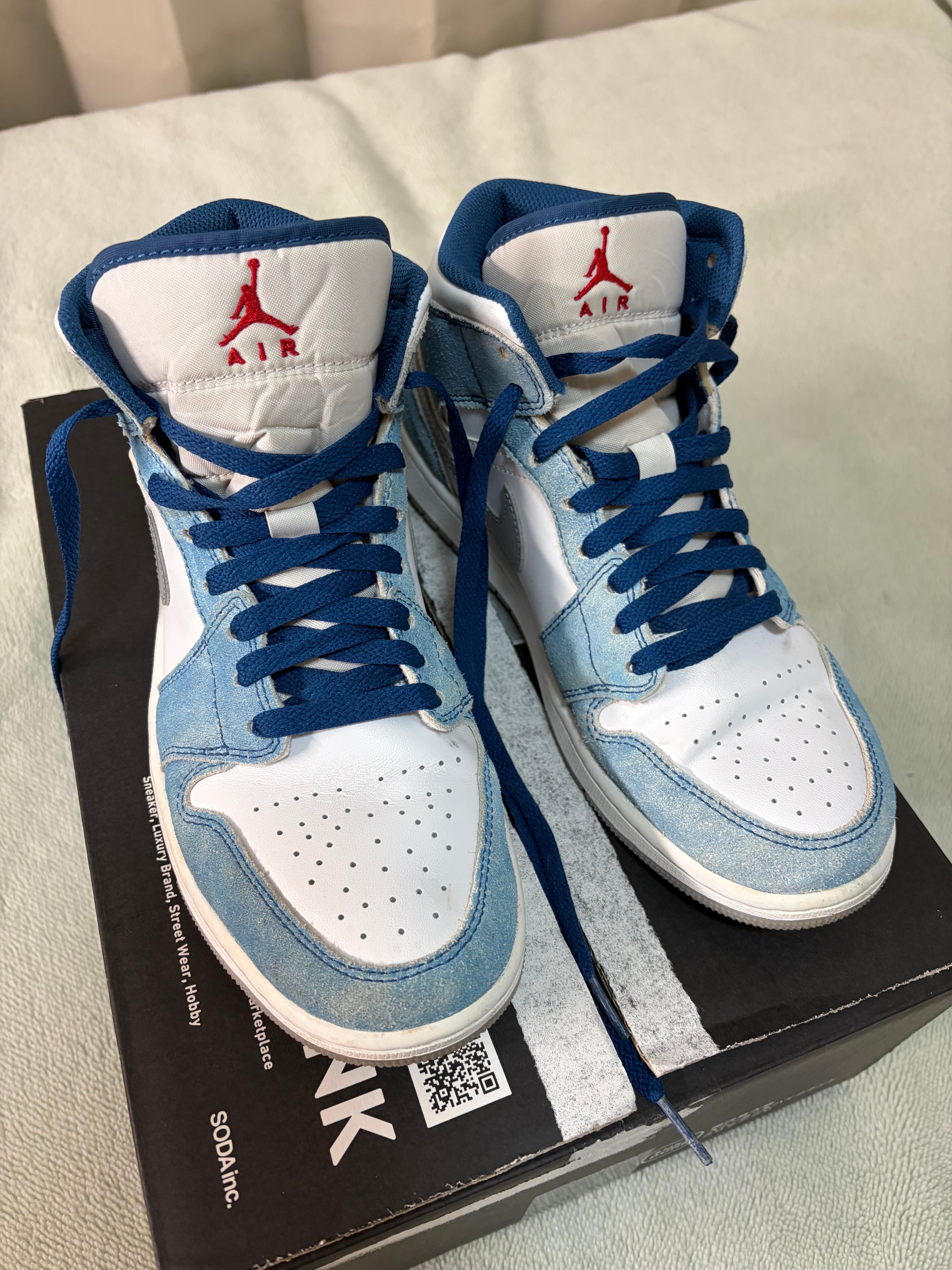Nike Air Jordan 1 Mid SE "White/Hyper Royal/Red"