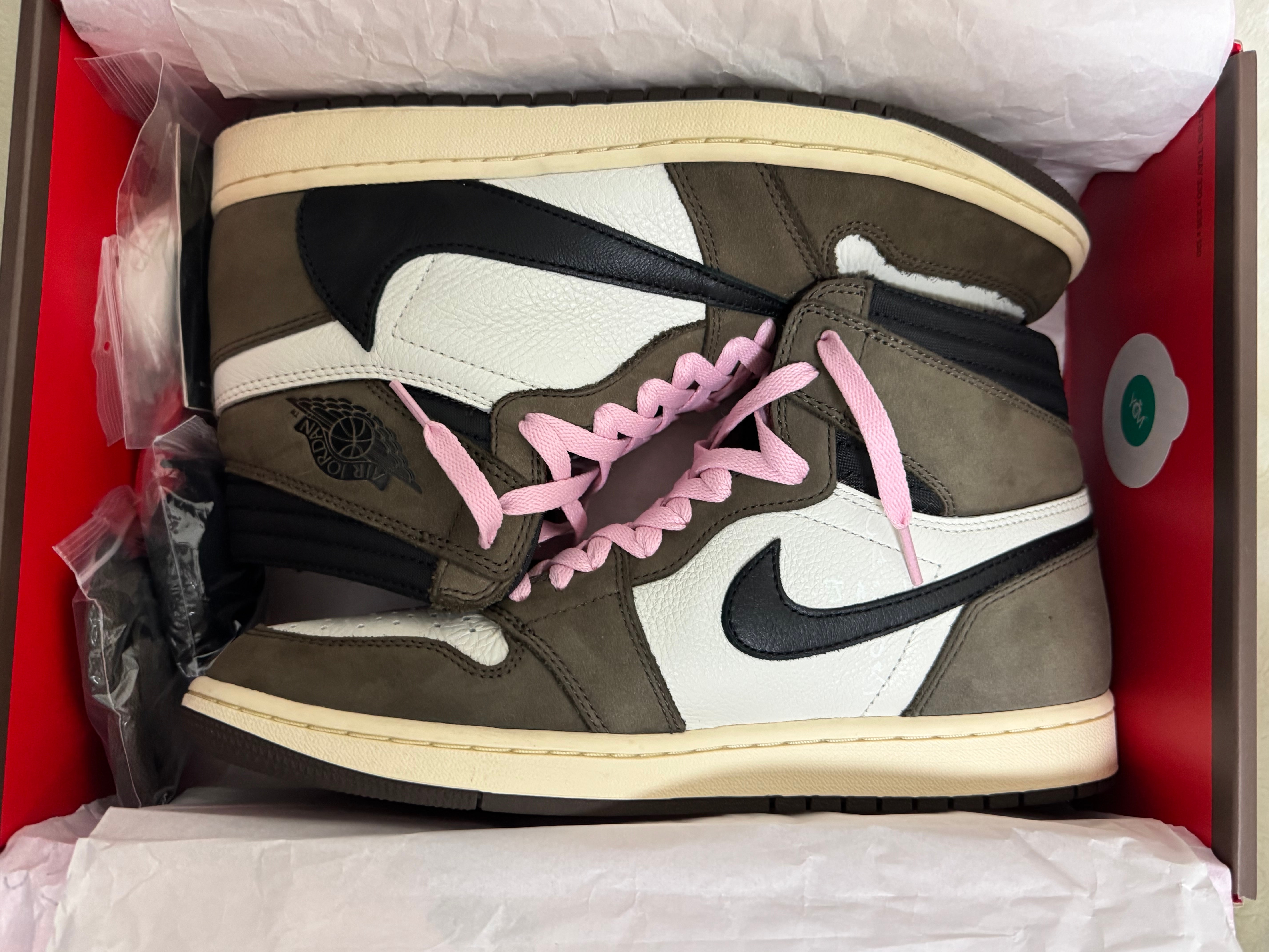 トラヴィススコット × ナイキ エアジョーダン1 レトロ ハイ OG TS SP "セイル/ダークモカ"