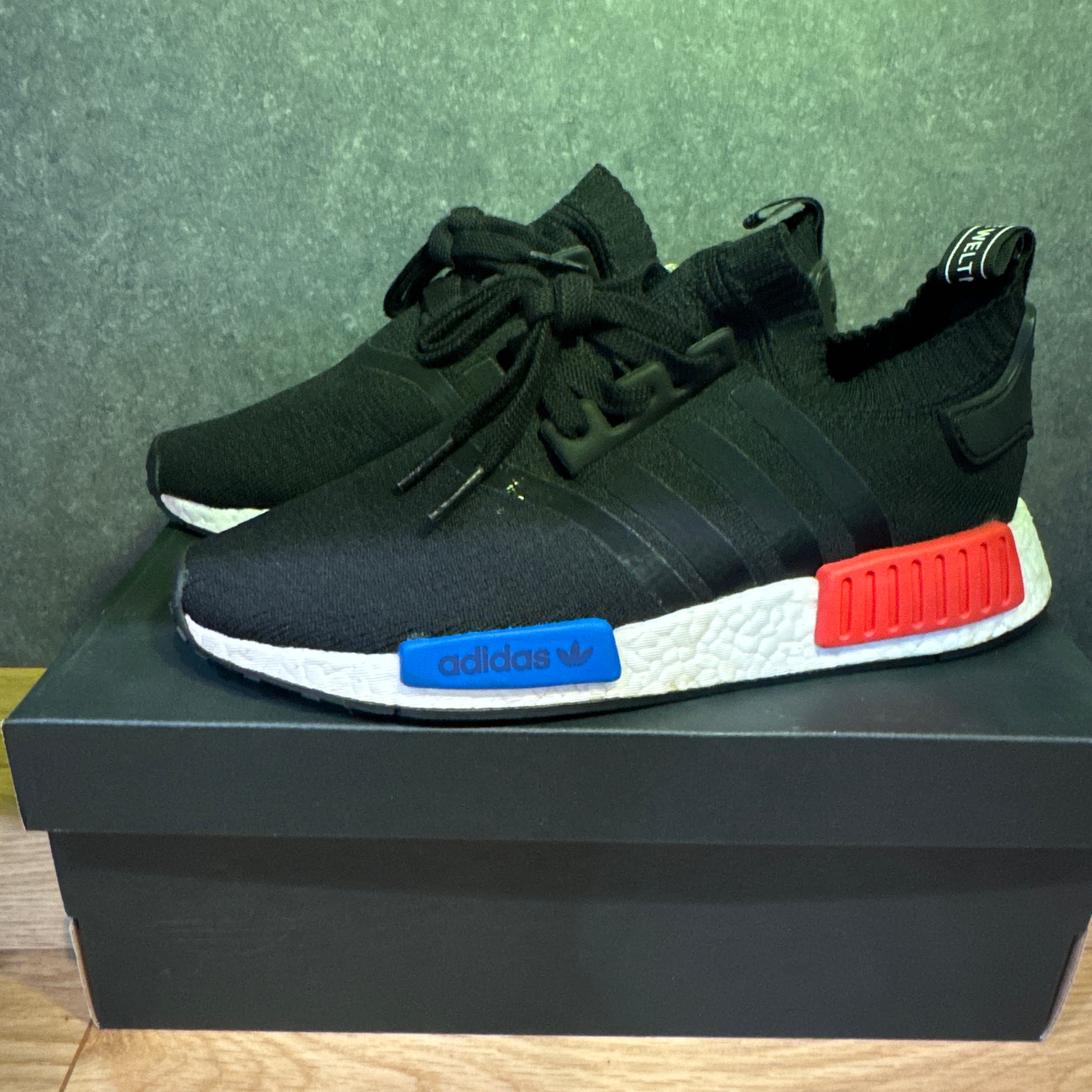アディダス NMD R1 プライムニット "コア ブラック ラッシュ レッド" (2015/2017)