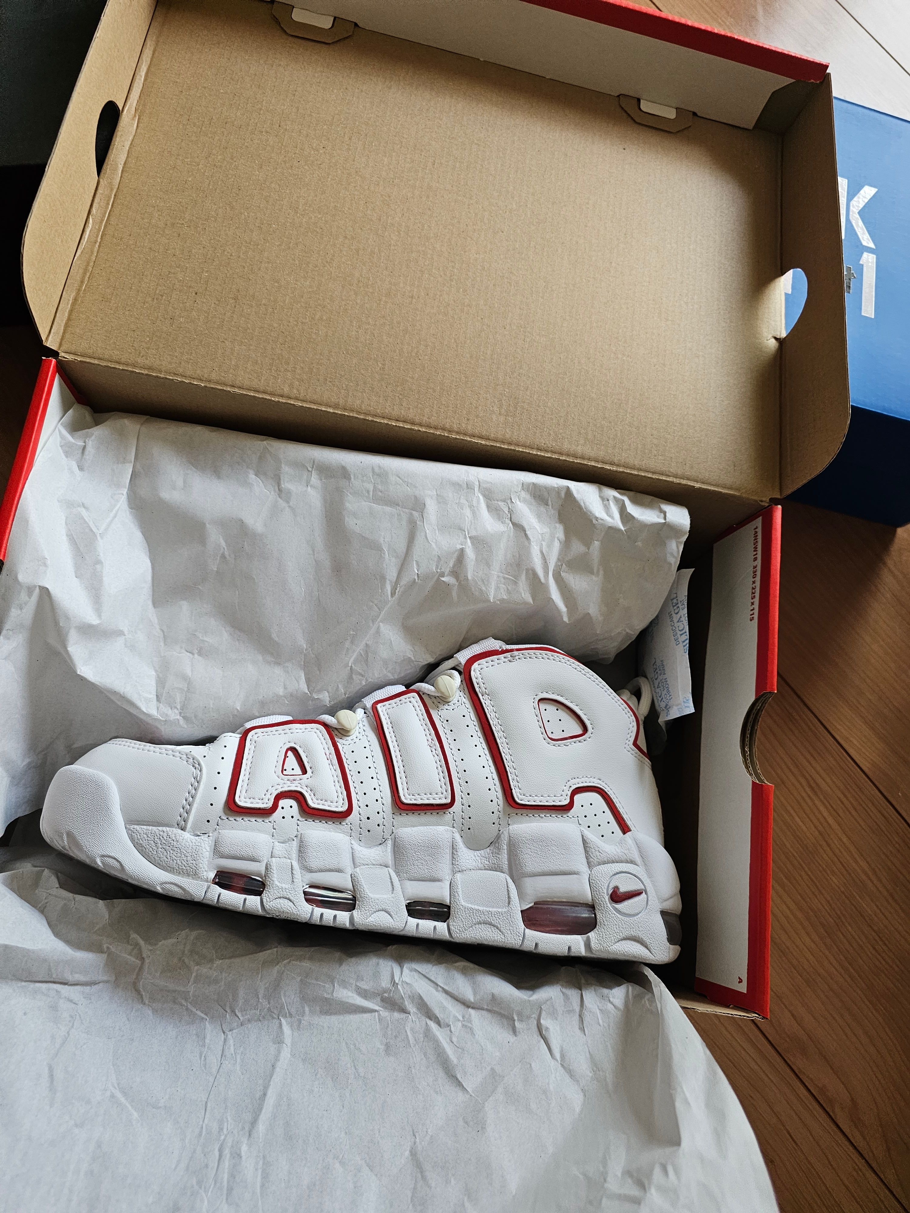 NIKE AIR MORE UPTEMPO "WHITE/VARSITY RED" (2021)