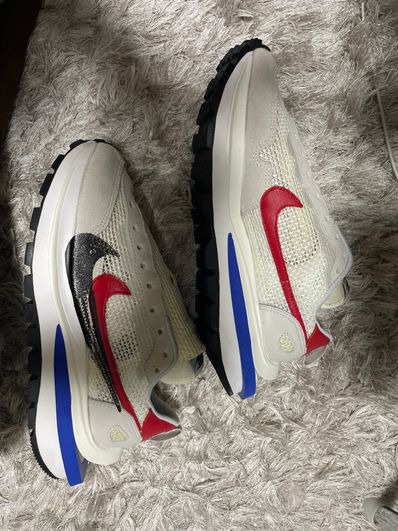 sacai × Nike Vapor Waffle "Royal Fuchsia"