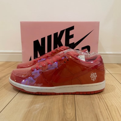 Girls Don't Cry × Nike SB Dunk Low Pro QS "Red" / VERDY