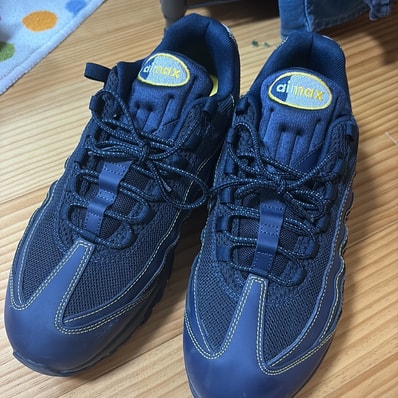 Nike Air Max 95 OG Big Bubble "Obsidian/Varsity Maize"