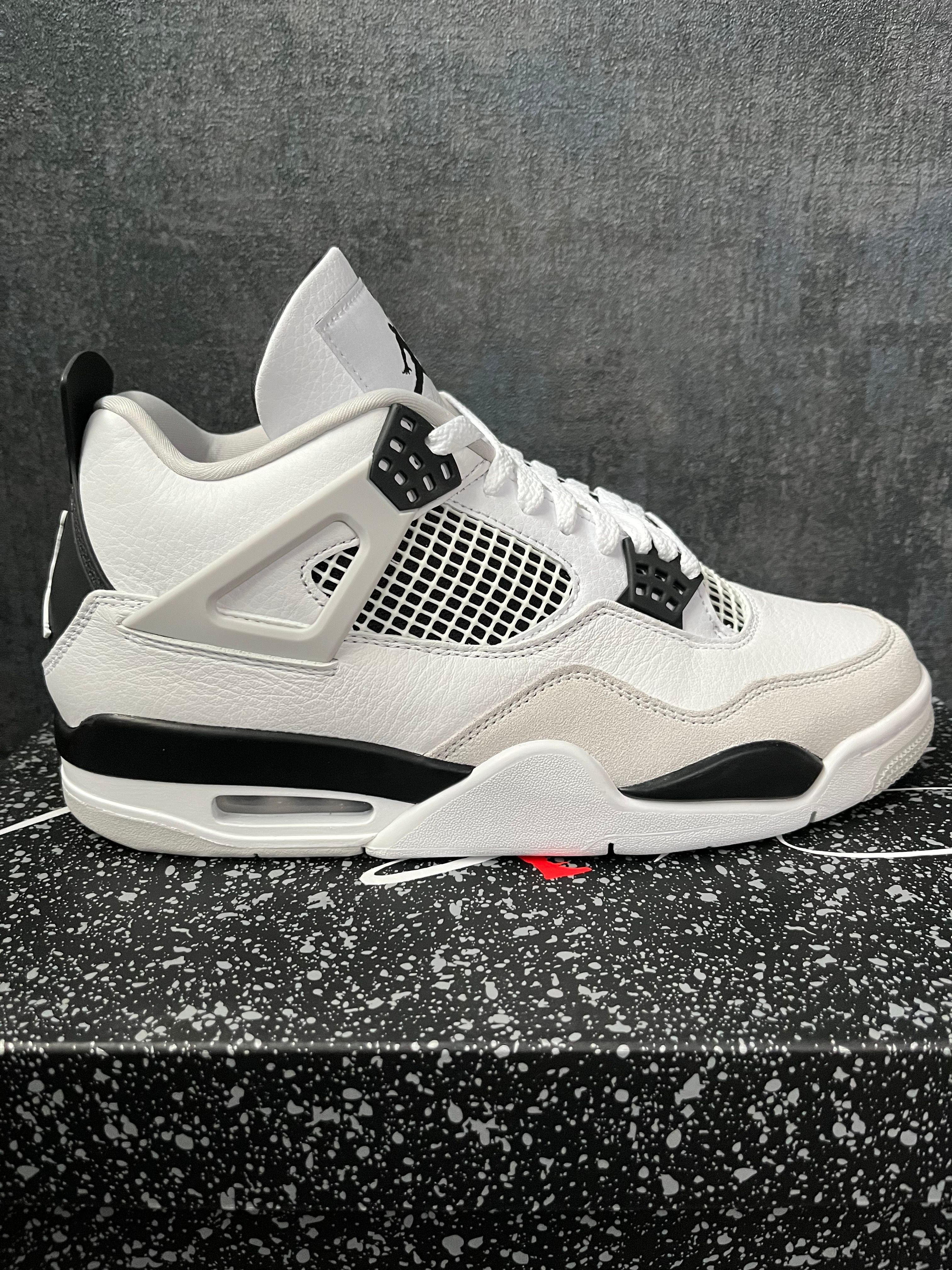 Nike Air Jordan 4 "Military Black"