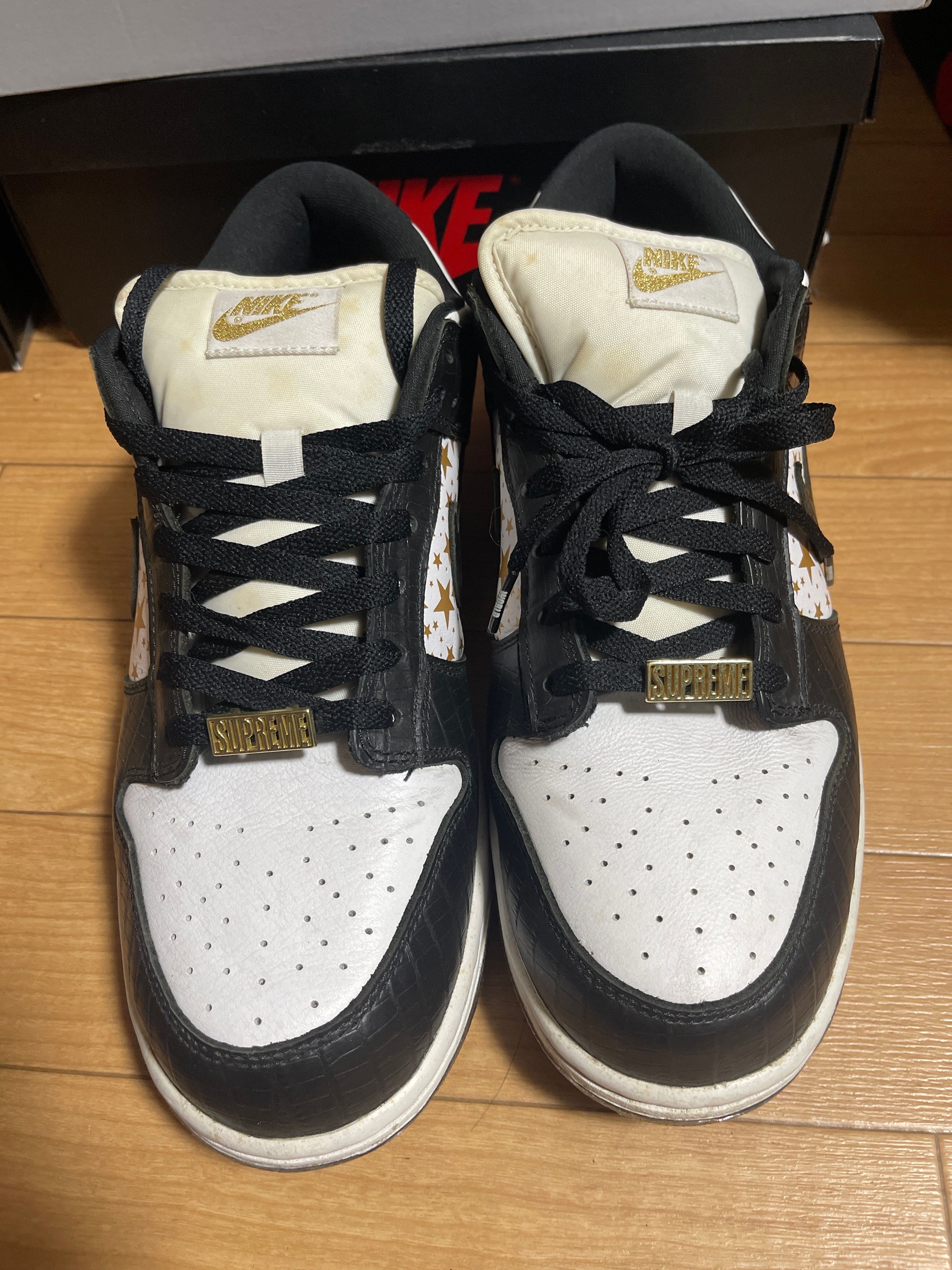 Supreme × Nike SB Dunk Low OG QS Gold Stars "White/Black"