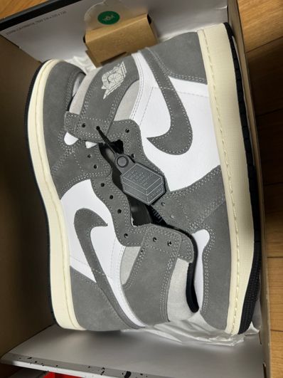 Nike Air Jordan 1 Retro High OG "Black and Smoke Grey"