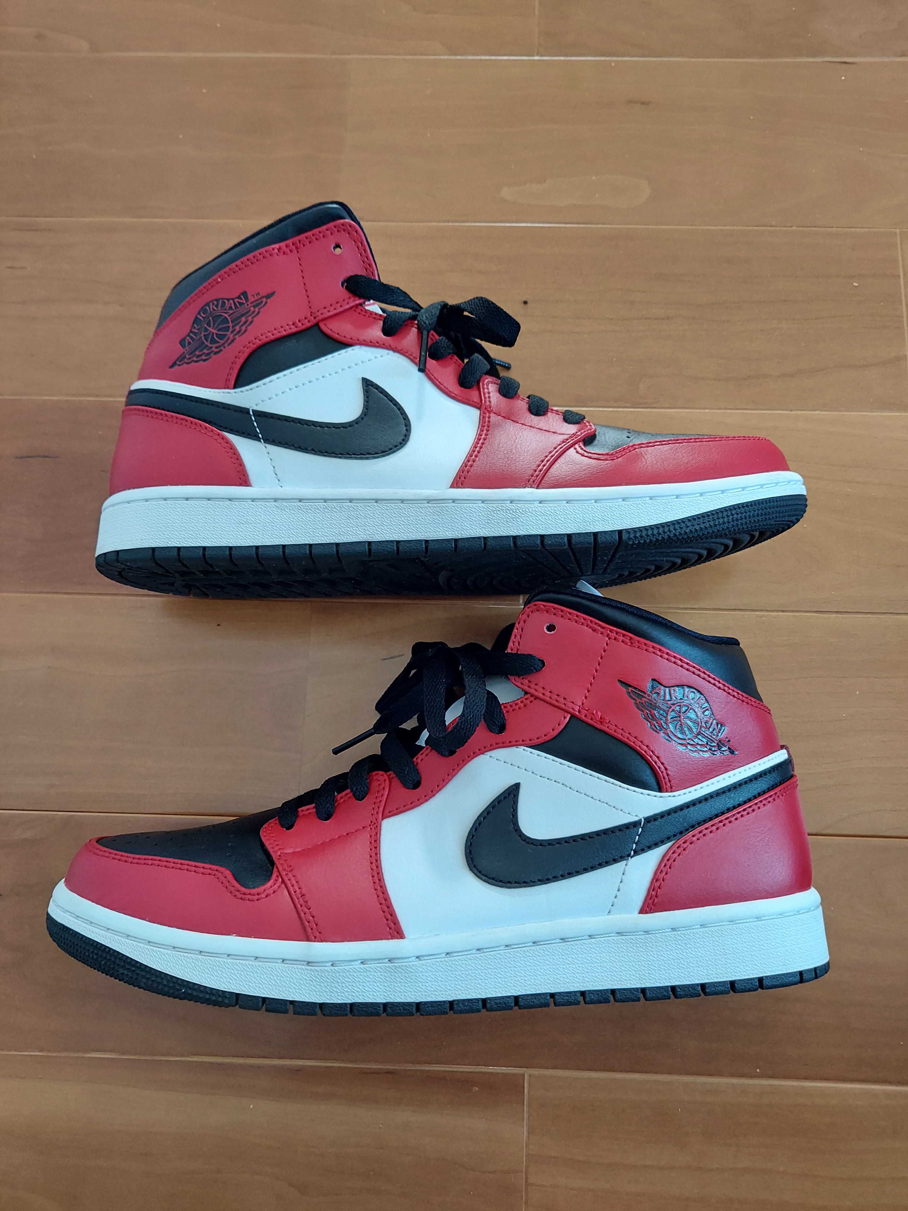Nike Air Jordan 1 Mid "Chicago Black Toe"