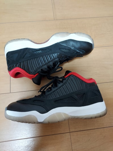 Air Jordan 11 Low IE "Bred"