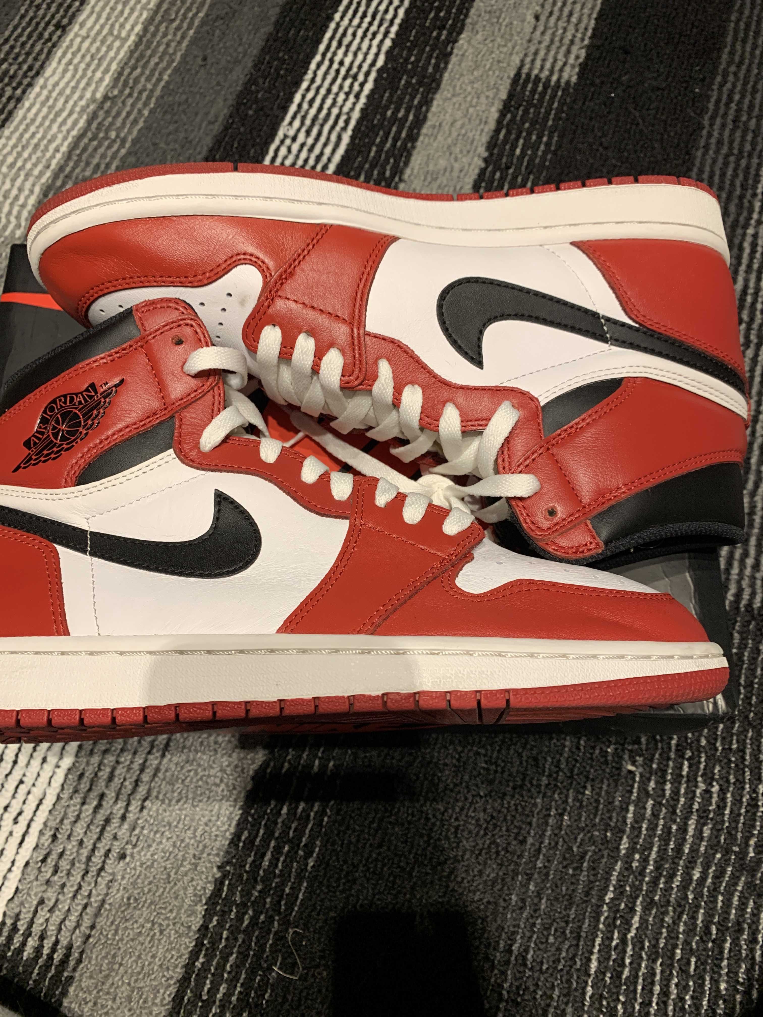 Nike Air Jordan 1 Retro High "Chicago" (2015)