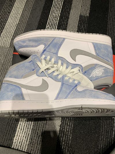 Nike Air Jordan 1 High OG "Hyper Royal"