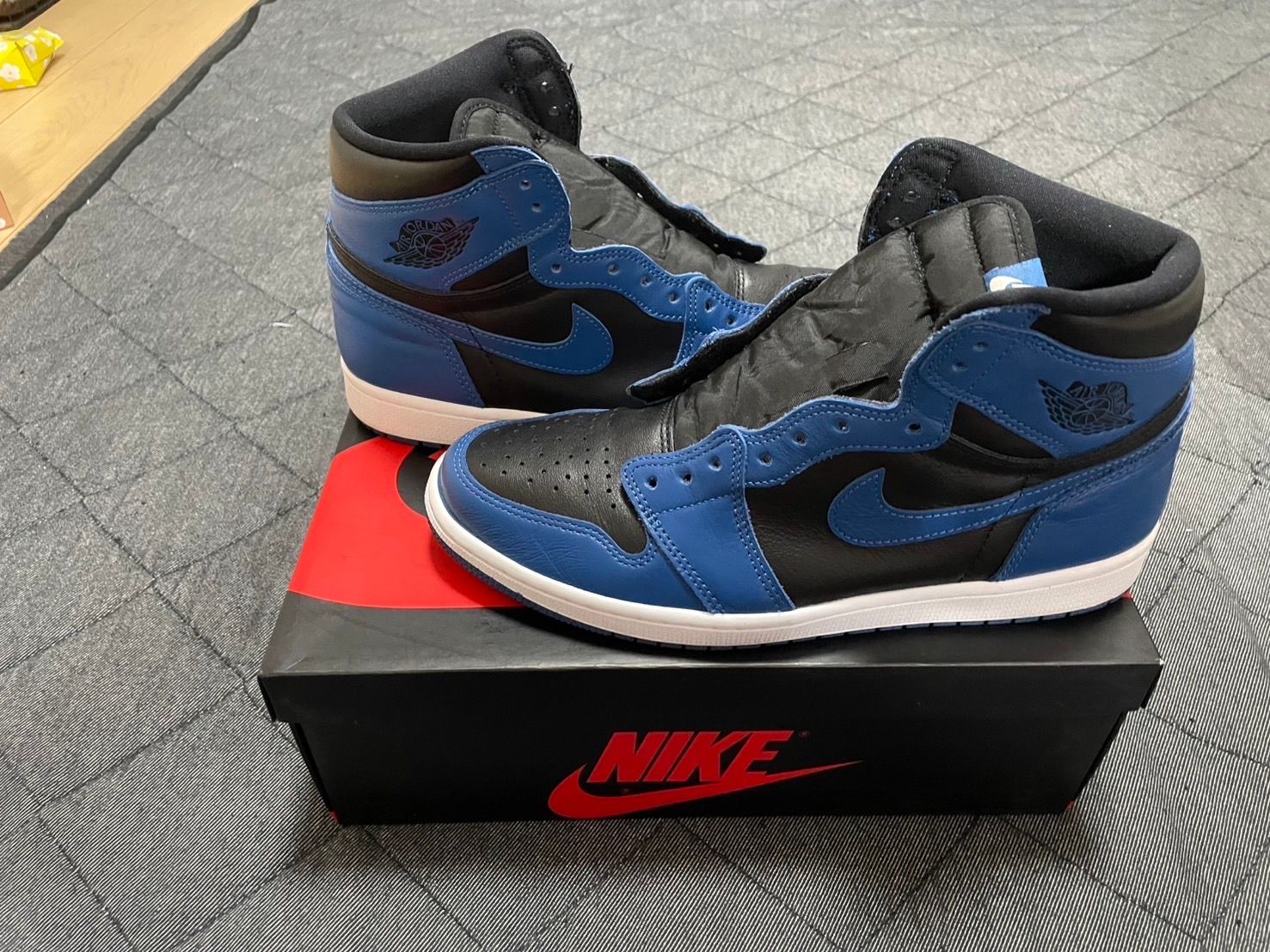Nike Air Jordan 1 Retro High OG "Dark Marina Blue"