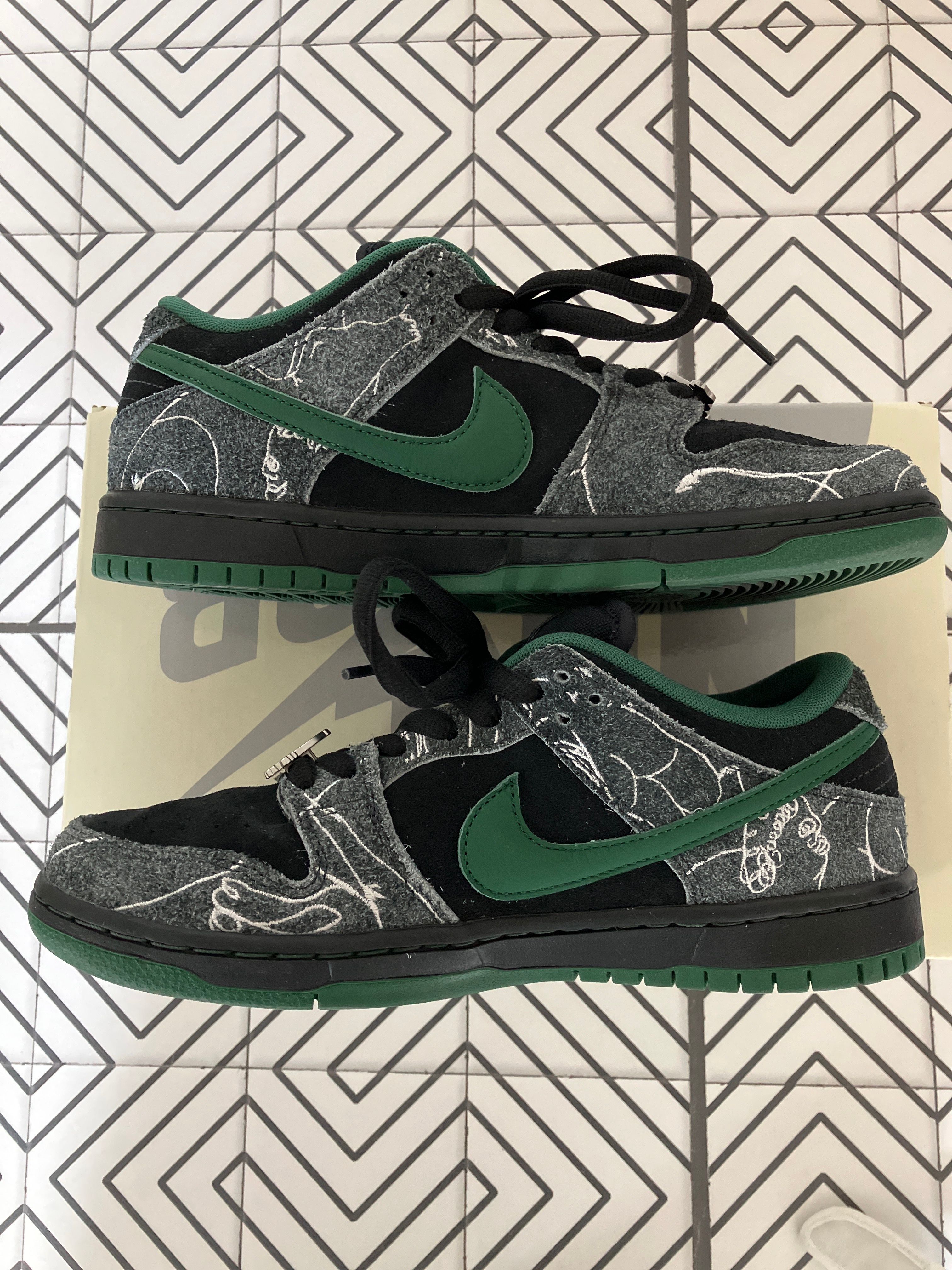 There Skateboards × Nike SB Dunk Low Pro "Anthracite and Gorge Green"