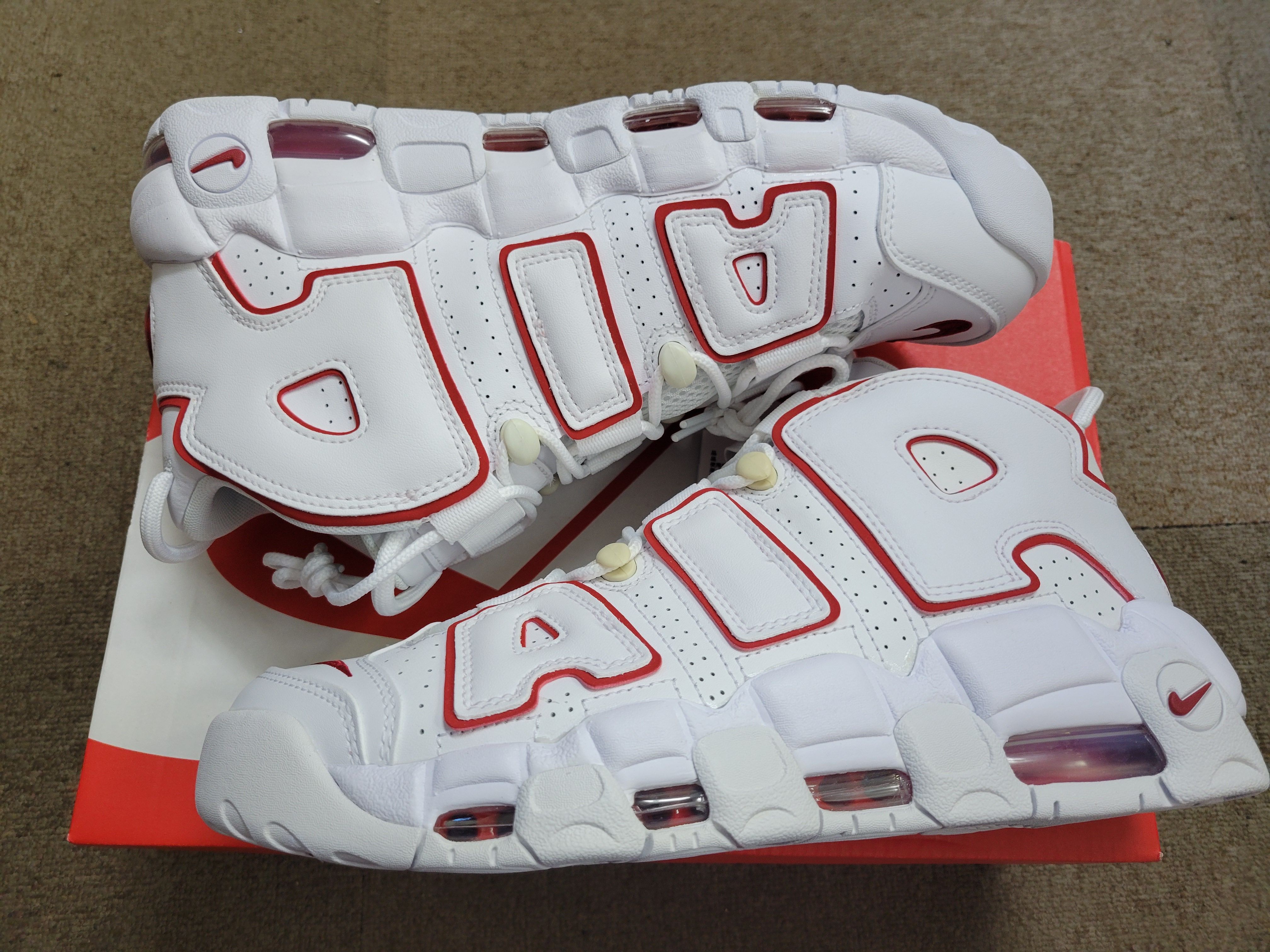 NIKE AIR MORE UPTEMPO "WHITE/VARSITY RED" (2021)