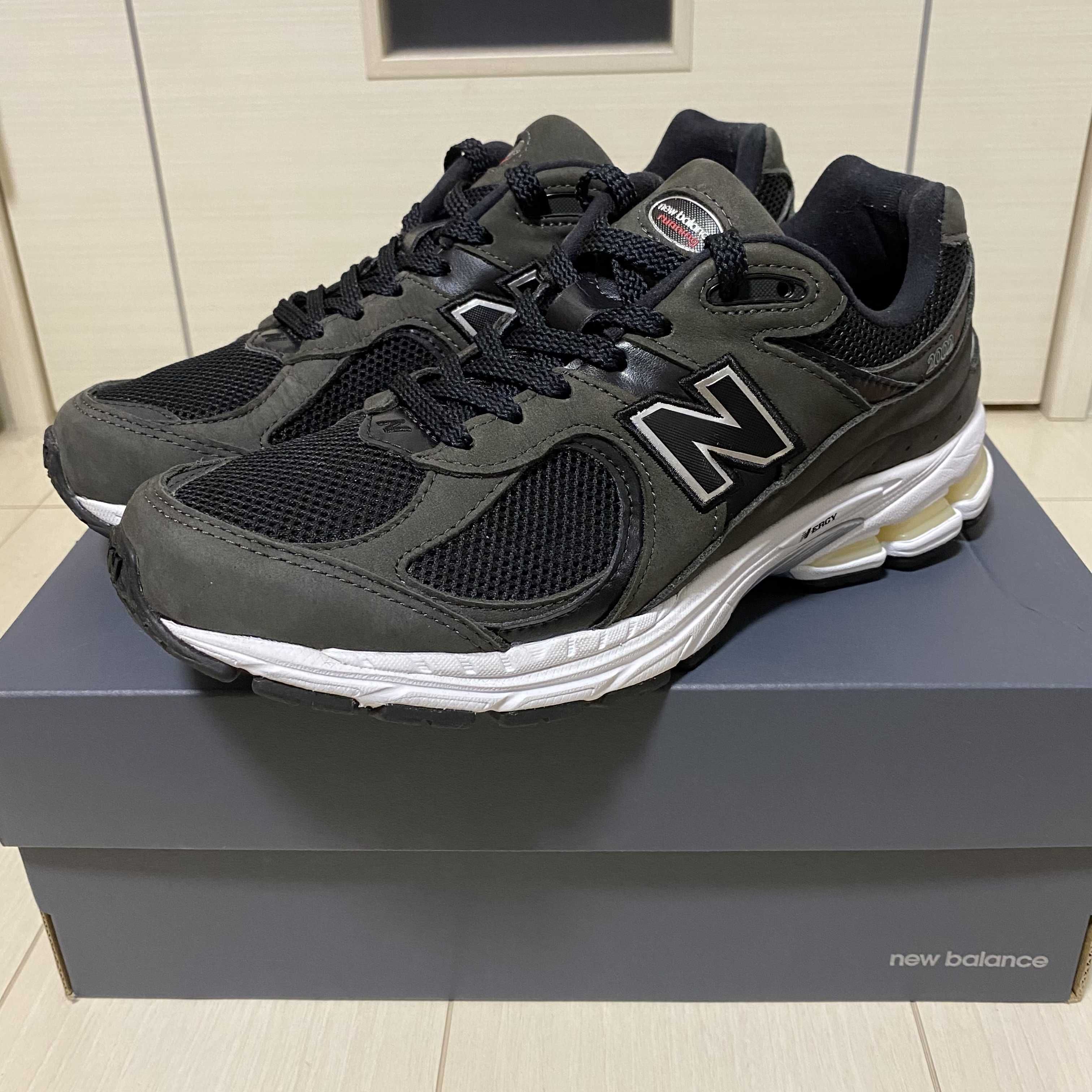 New Balance 2002R "Black/Gray"