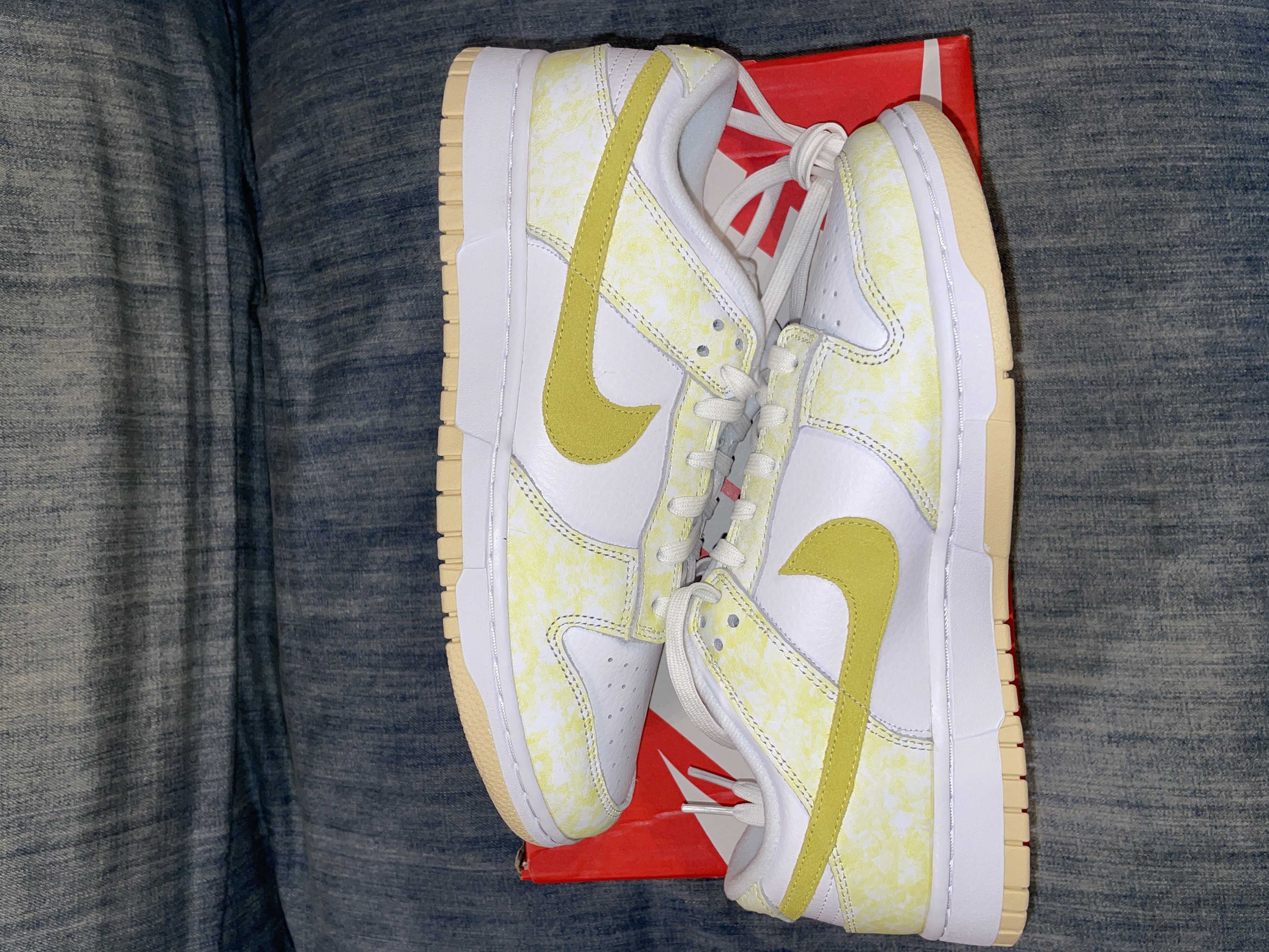 NIKE Women's DUNK LOW "YELLOW STRIKE"