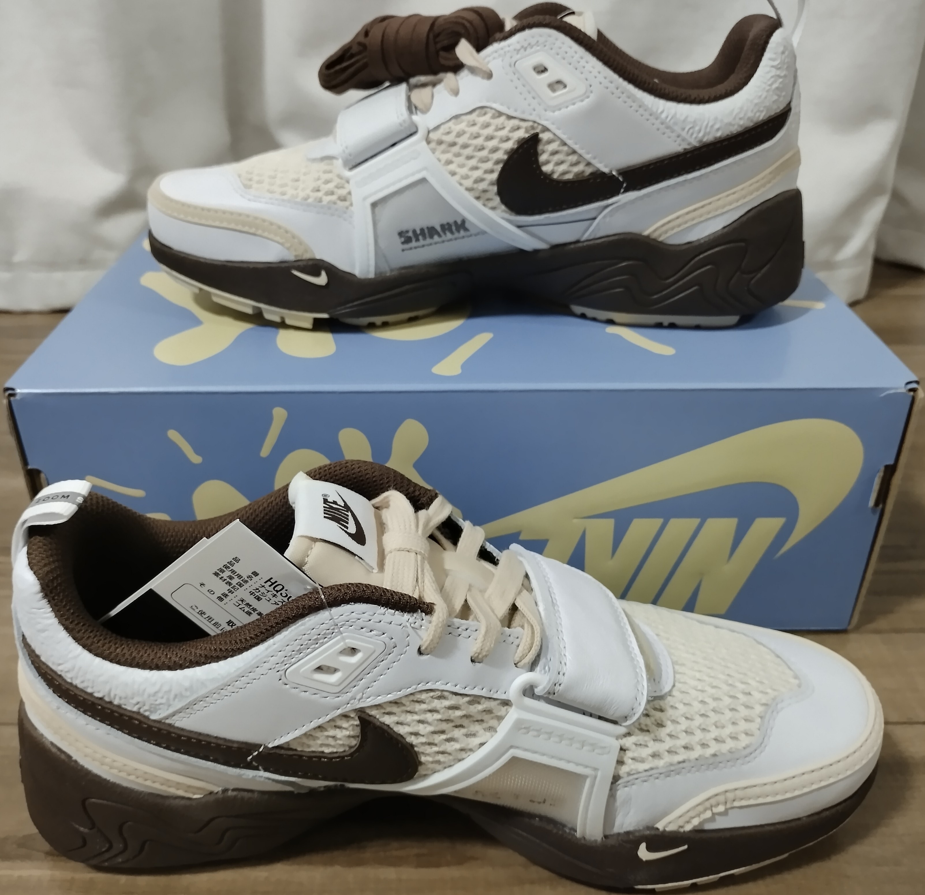 トラヴィススコット × ナイキ ズームフィールドジャックス "ホワイトアンドライトチョコレート"