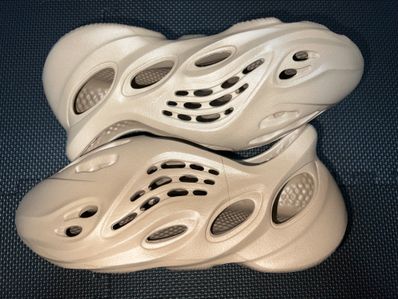 adidas YEEZY Foam Runner "Mist"