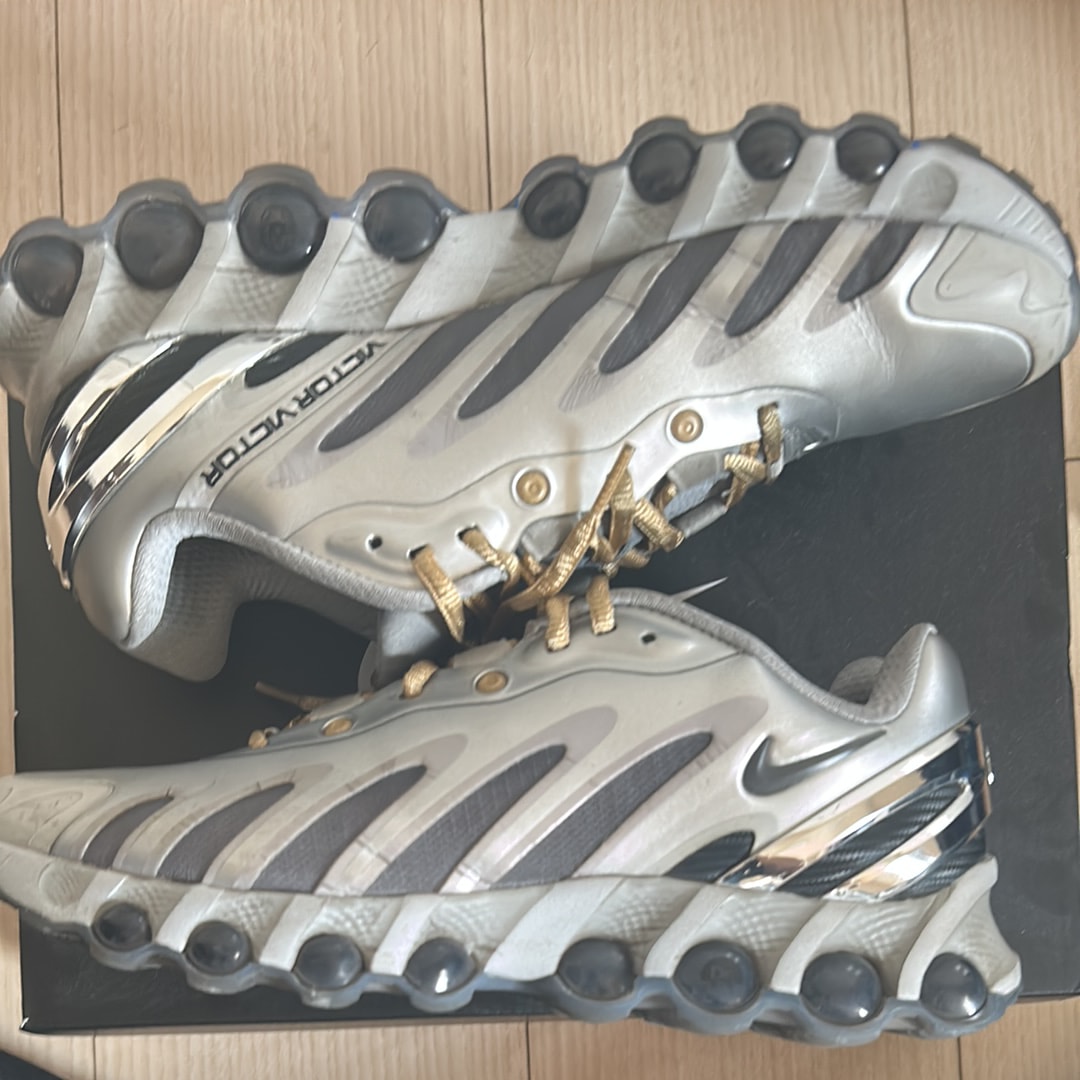 Victor Victor Worldwide × Nike Air Max DN8 "Tokyo/Metallic Silver"