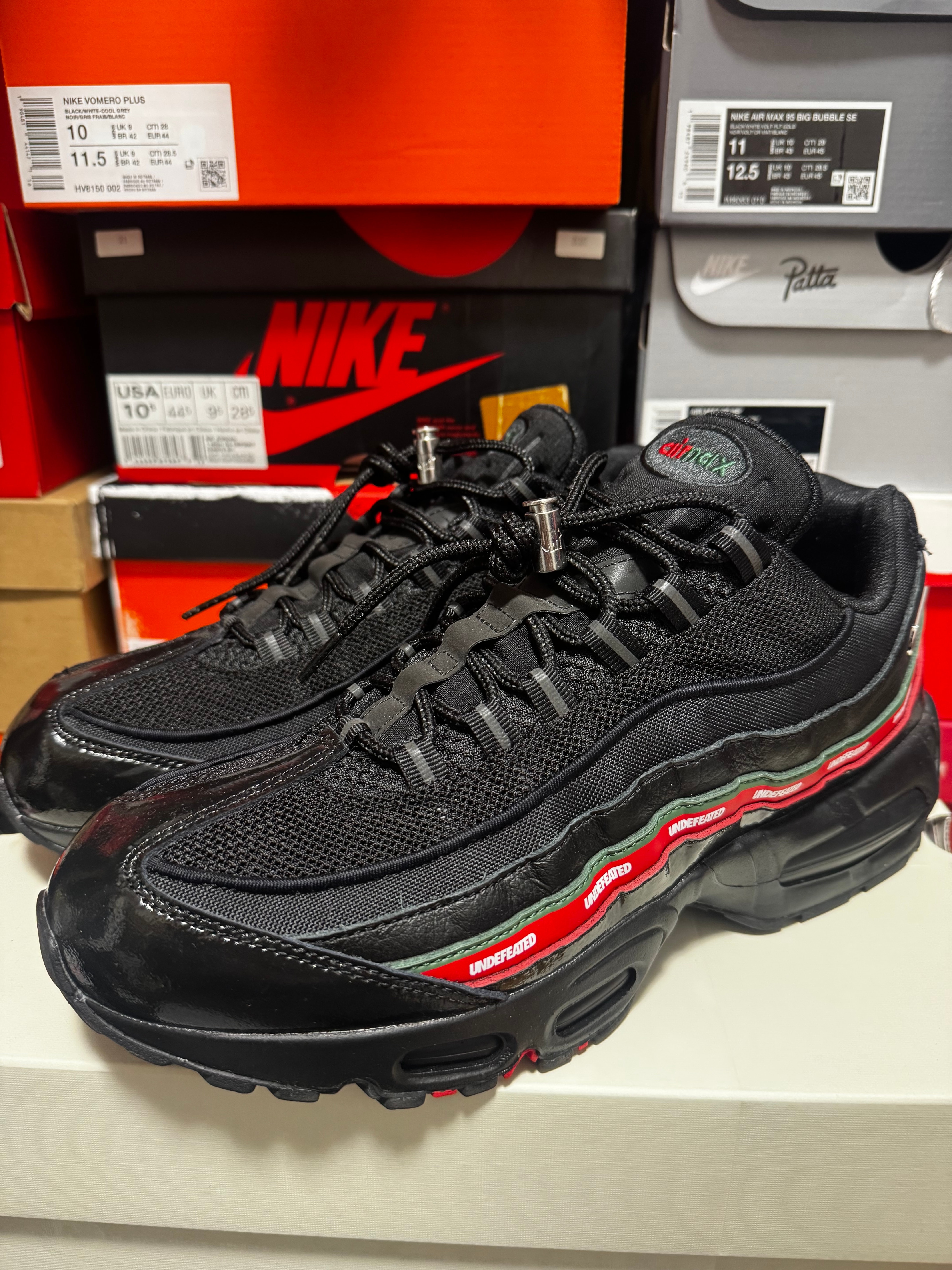 ナイキ エアマックス95 ブラックレッド 真紅眼の黒竜 遊戯王 ナイキ