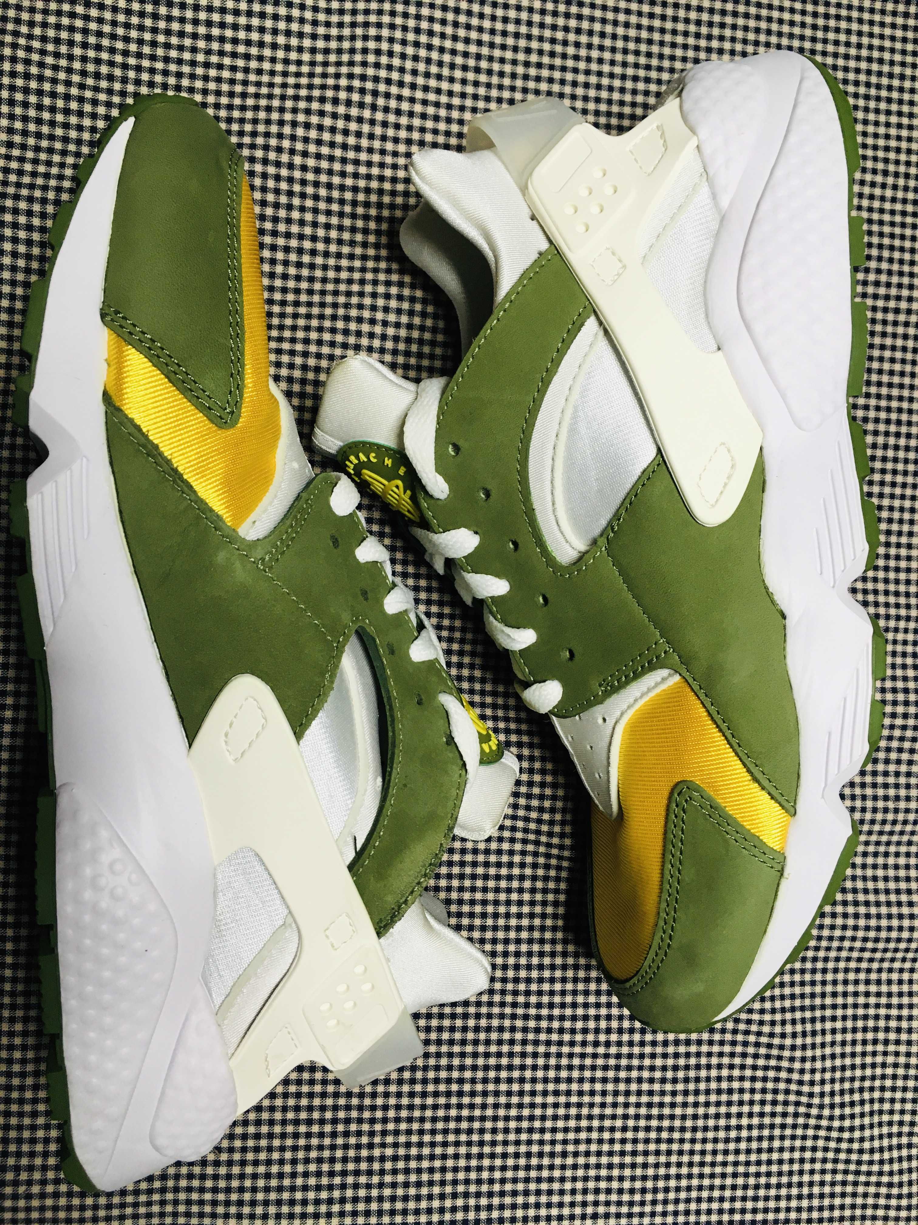 Stussy × Nike Air Huarache "Dark Olive"