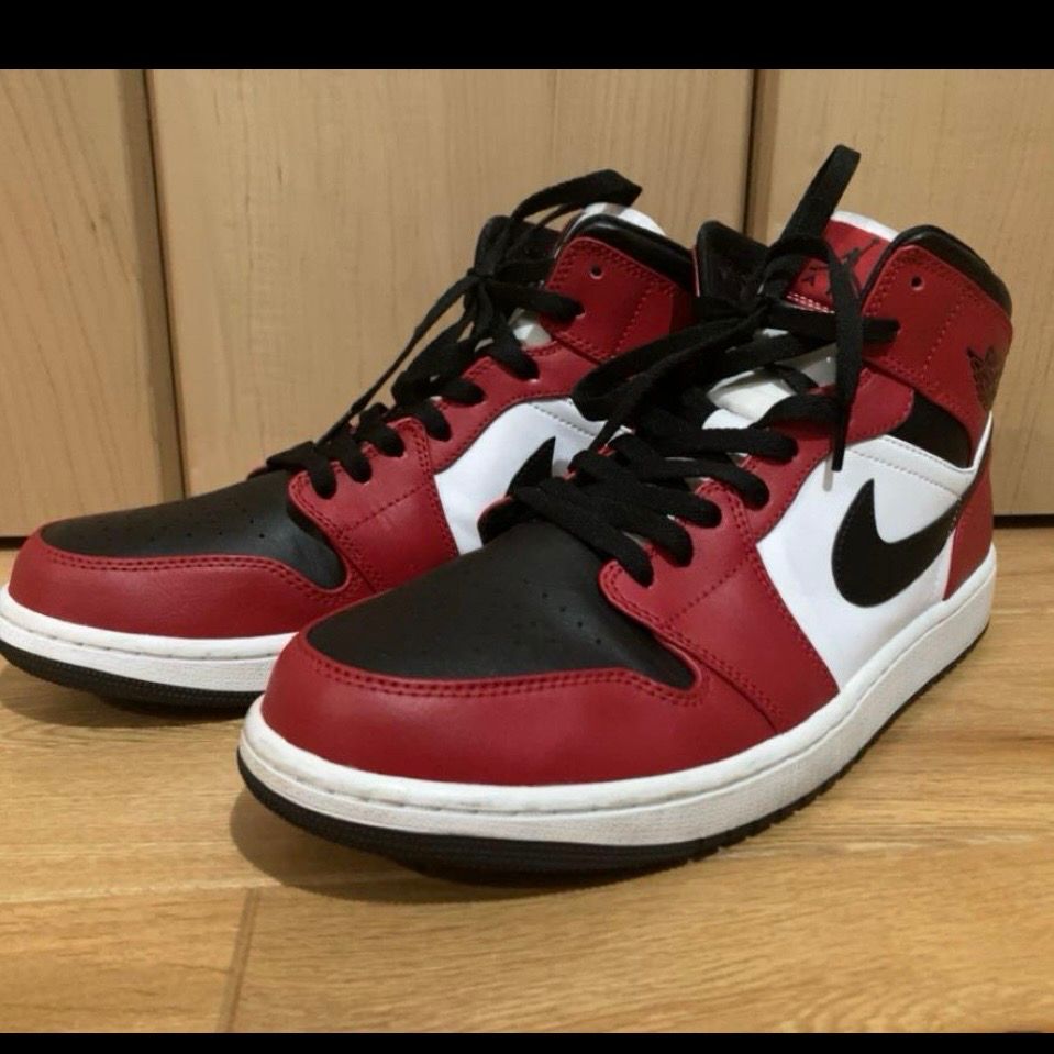 Nike Air Jordan 1 Mid "Chicago Black Toe"