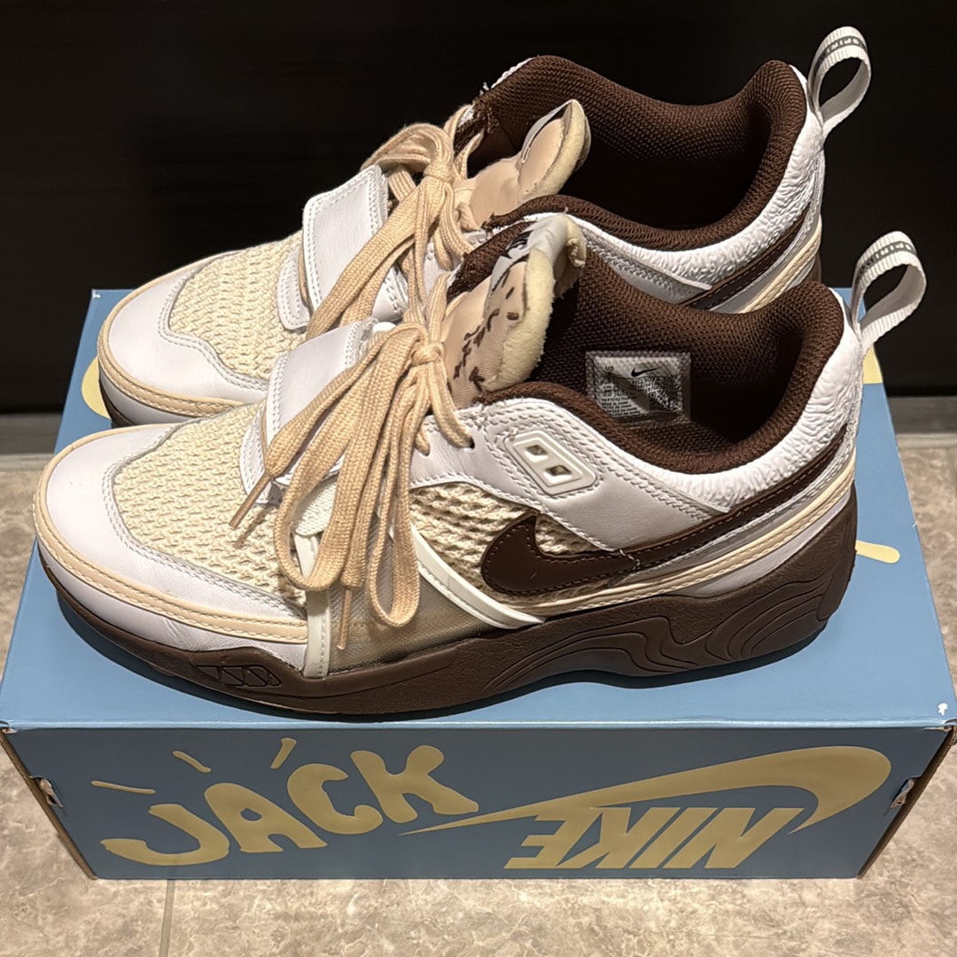 Travis Scott × Nike Zoom Field Jaxx "White and Light Chocolate"