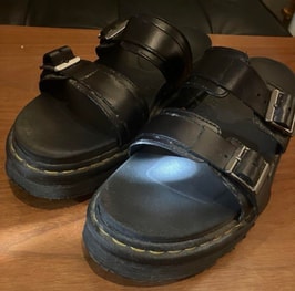 ドクターマーチン マイルス スライド サンダル "ブラック"