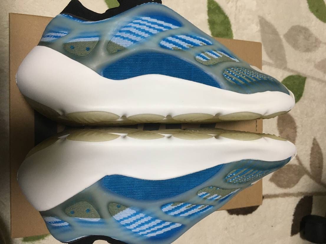 adidas YEEZY 700 V3 "Arzareth"