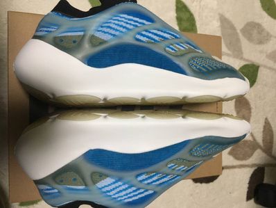 adidas YEEZY 700 V3 "Arzareth"