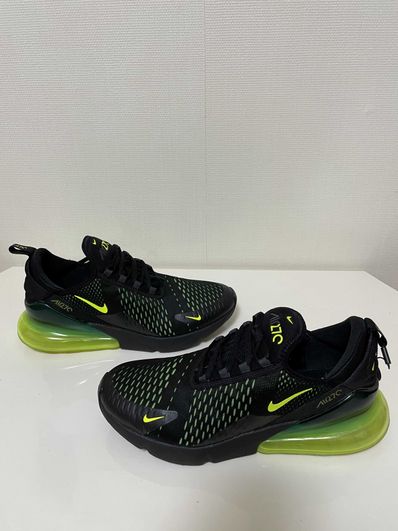 NIKE AIR MAX 270