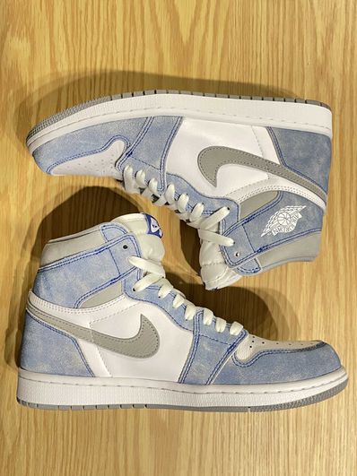 Nike Air Jordan 1 High OG "Hyper Royal"