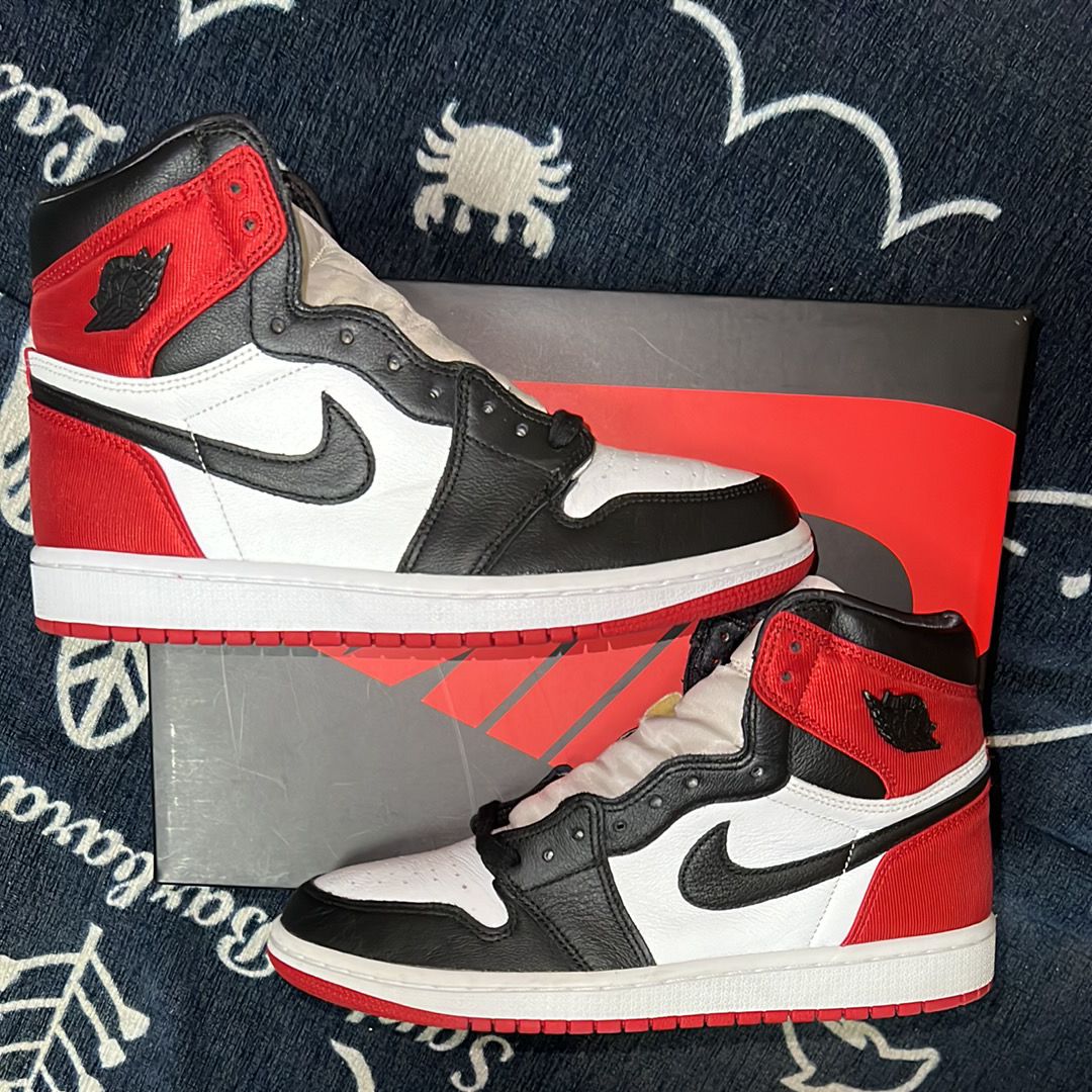 Nike Women's Air Jordan 1 Retro High "Satin Black Toe"
