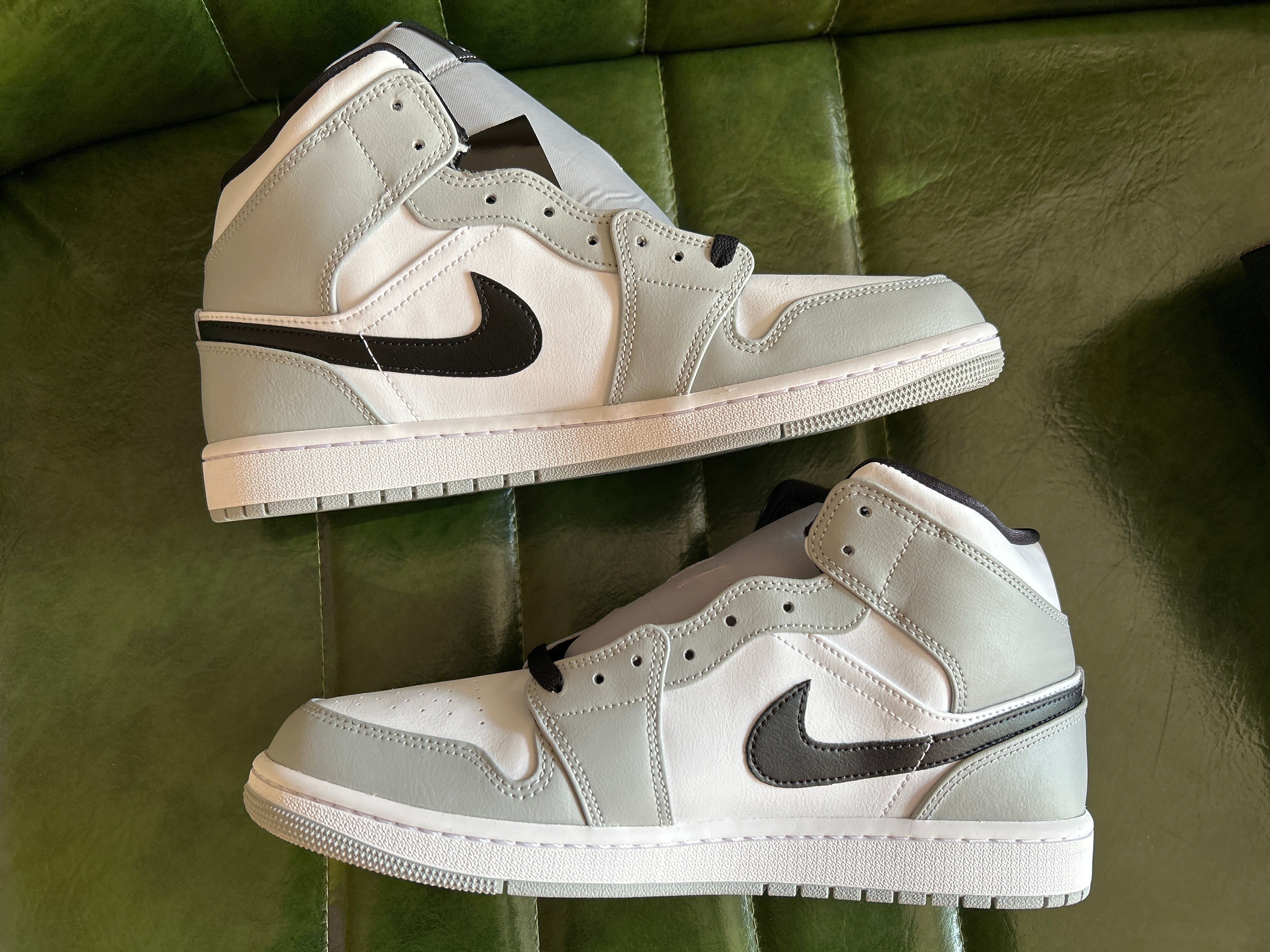 Nike Air Jordan 1 Mid "Light Smoke Grey/White/Black"