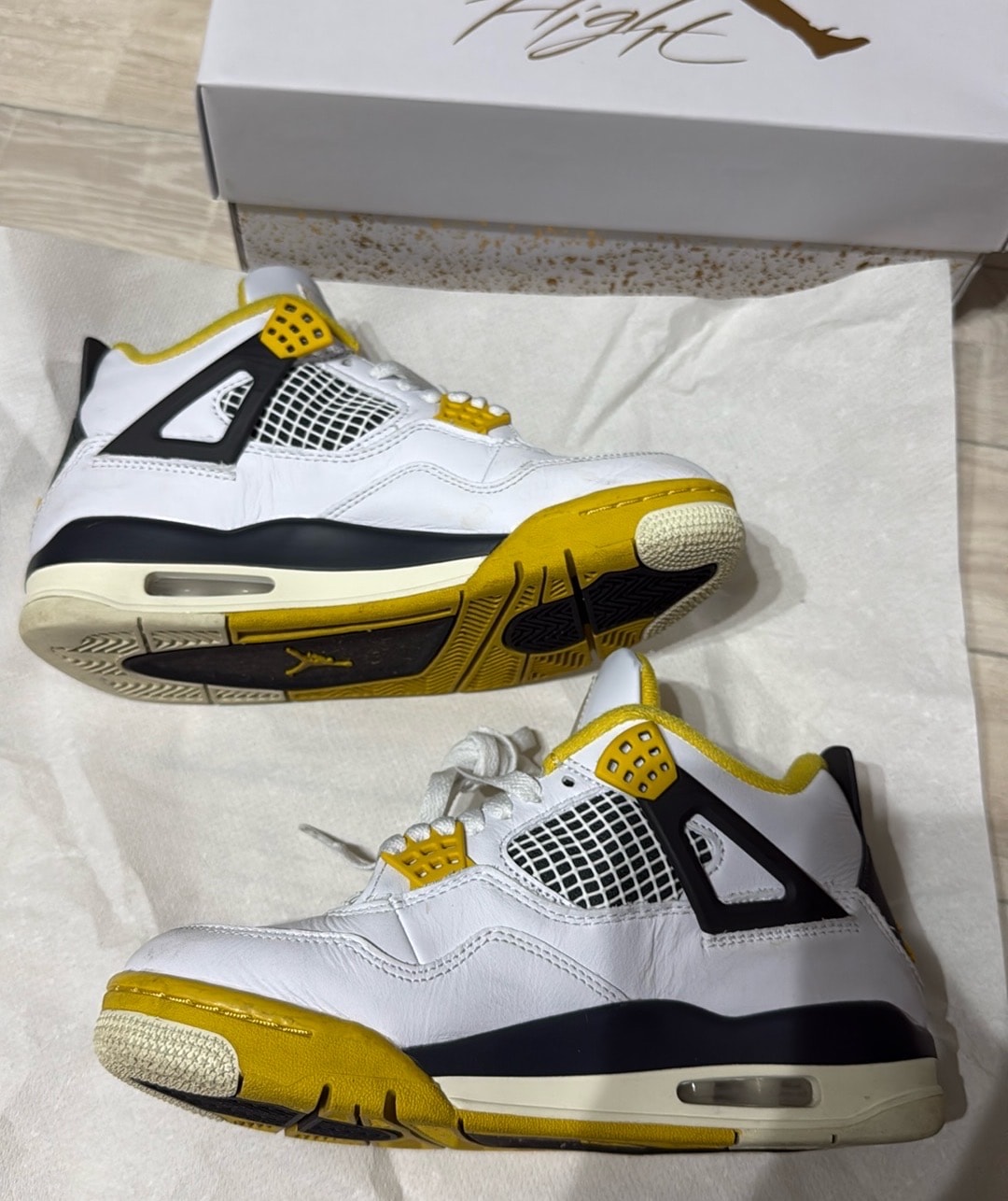 Nike Women's Air Jordan 4 Retro "Vivid Sulfur"