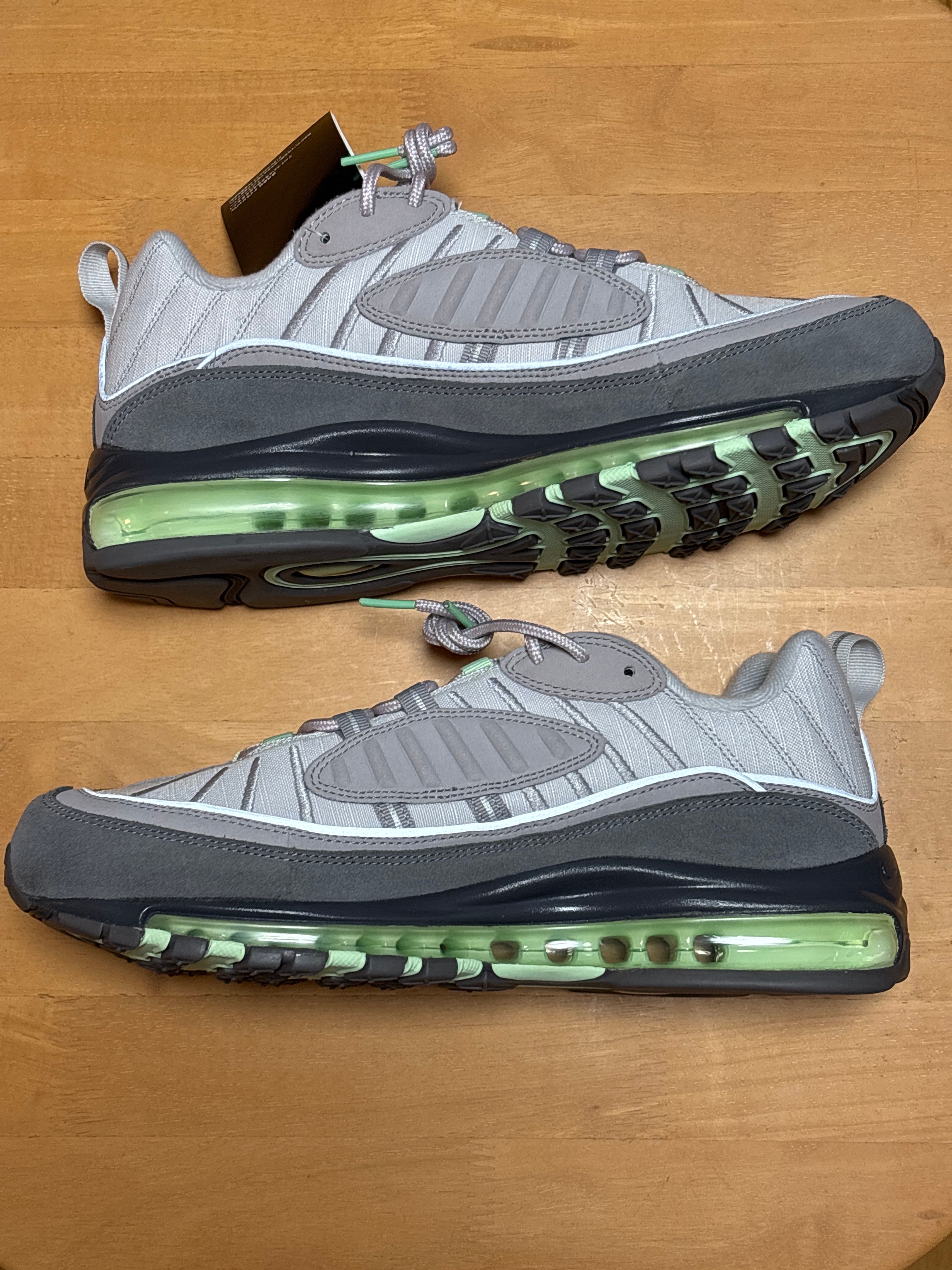 ナイキ エアマックス98 "バストグレー/フレッシュミント"