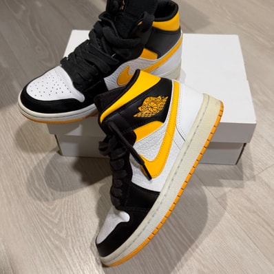 Nike Women's Air Jordan 1 Mid SE "Laser Orange Black"