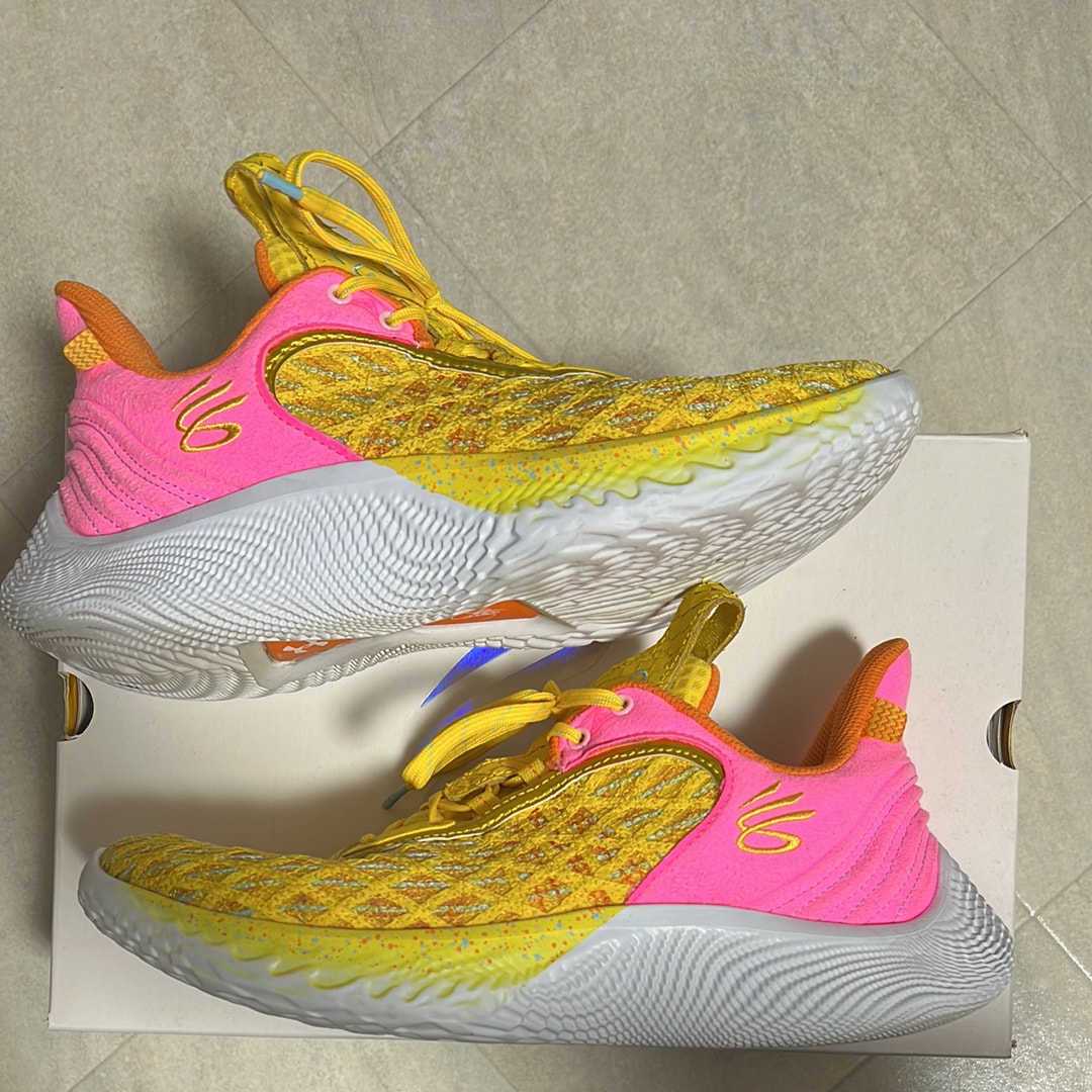 セサミストリート × アンダーアーマー カリー フロー9 "プレイビッグ"