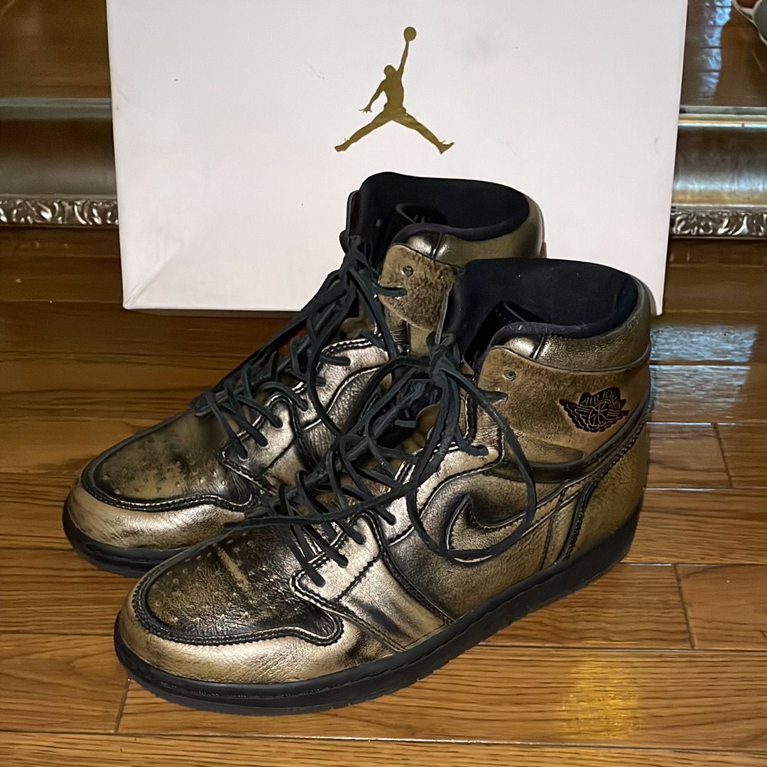 NIKE AIR JORDAN 1 RETRO HIGH OG WINGS "BLACK/BLACK-METALLIC GOLD"