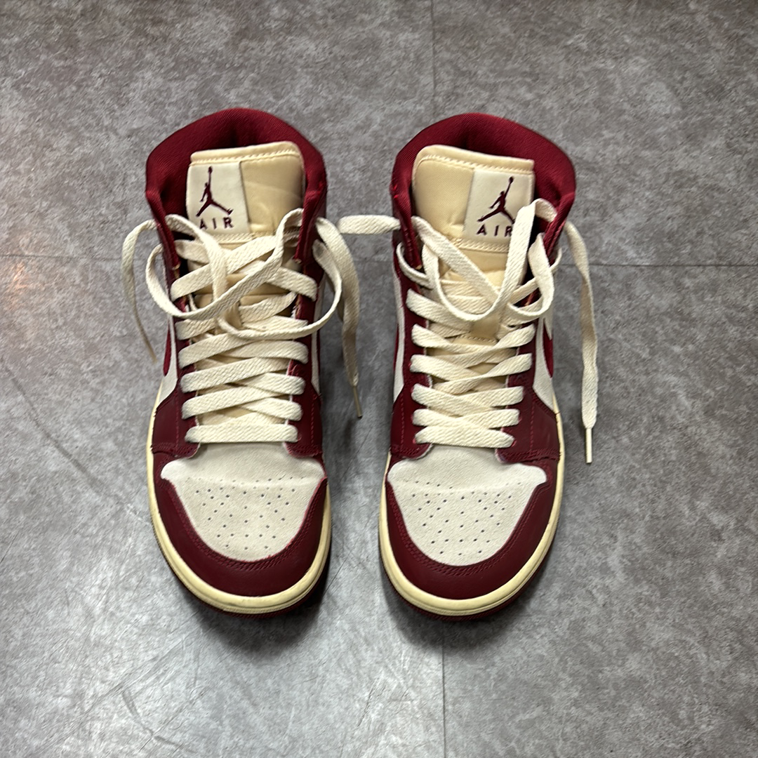 Nike Women's Air Jordan 1 Mid SE "Tiki Leaf"